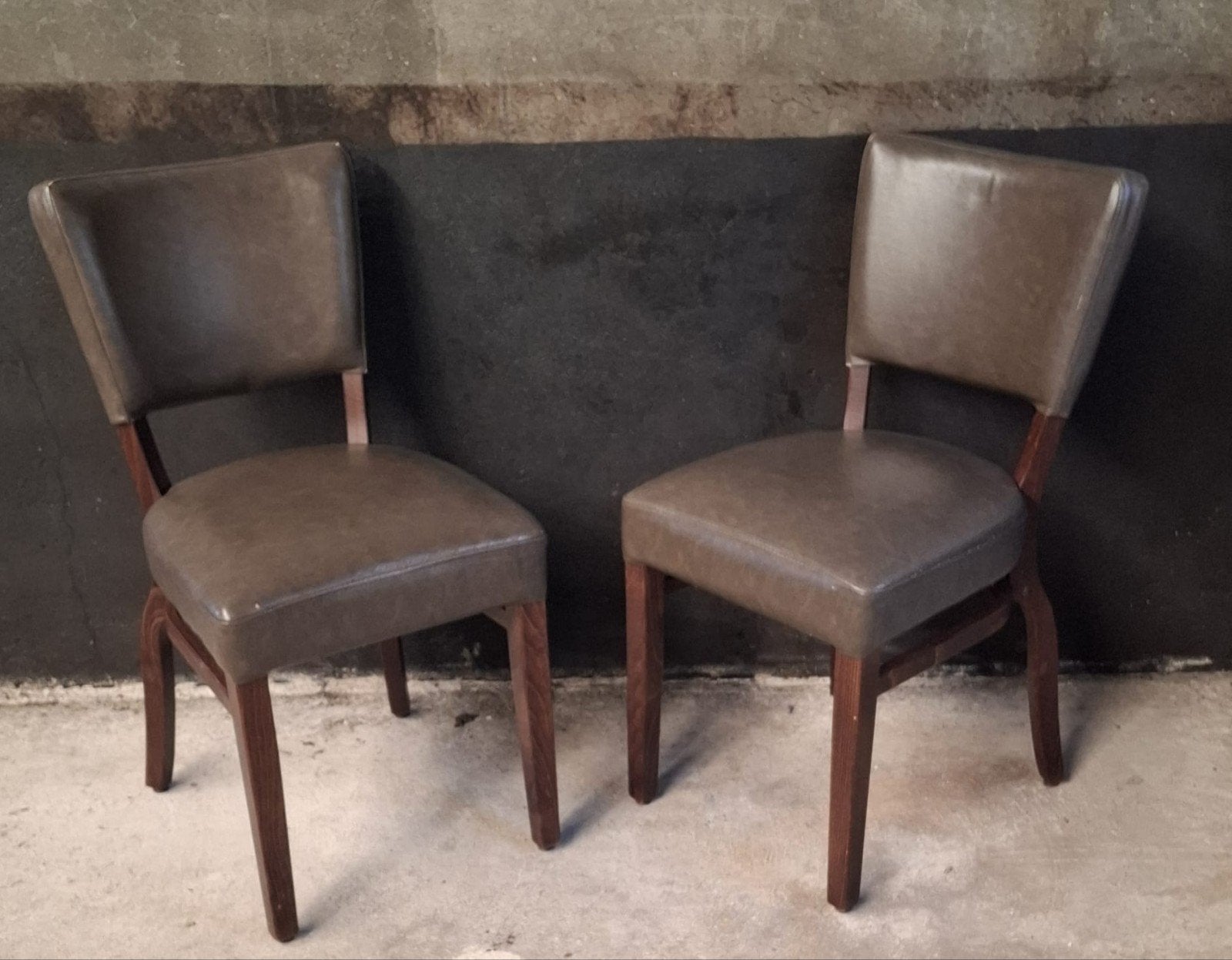 85 x Bistro stoelen bruin cafestoelen horeca kantine cafe, Ophalen of Verzenden, Zo goed als nieuw, Bruin, Vijf, Zes of meer stoelen