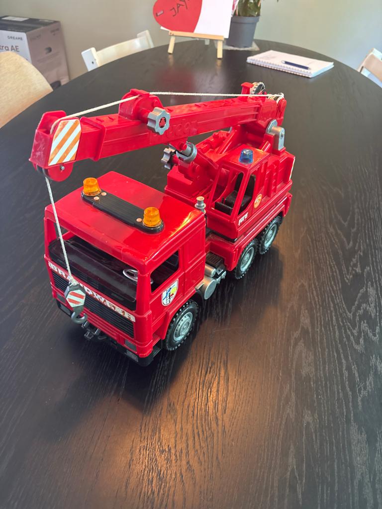Grote rode speelgoedkraanwagen - Brandweer, Ophalen, Gebruikt