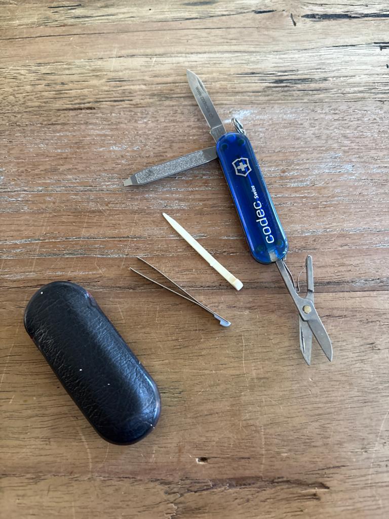 Victorinox mini zakmes in hoesje - Codec Swiss, Ophalen of Verzenden, Zo goed als nieuw