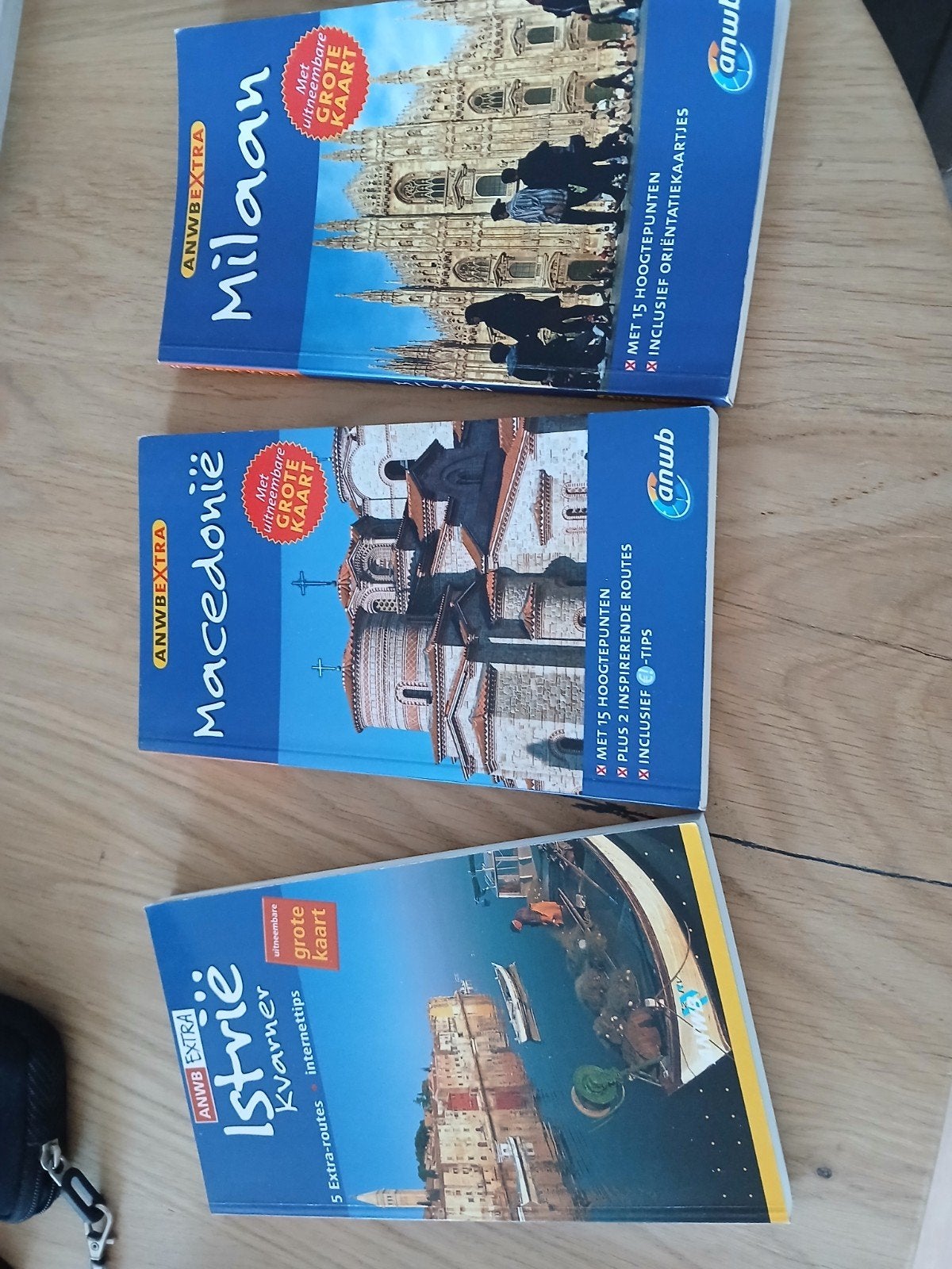 3 Reisgidsen Istrië, Macedonië en Milaan, Europa, Ophalen of Verzenden, Zo goed als nieuw, Reisgids of -boek
