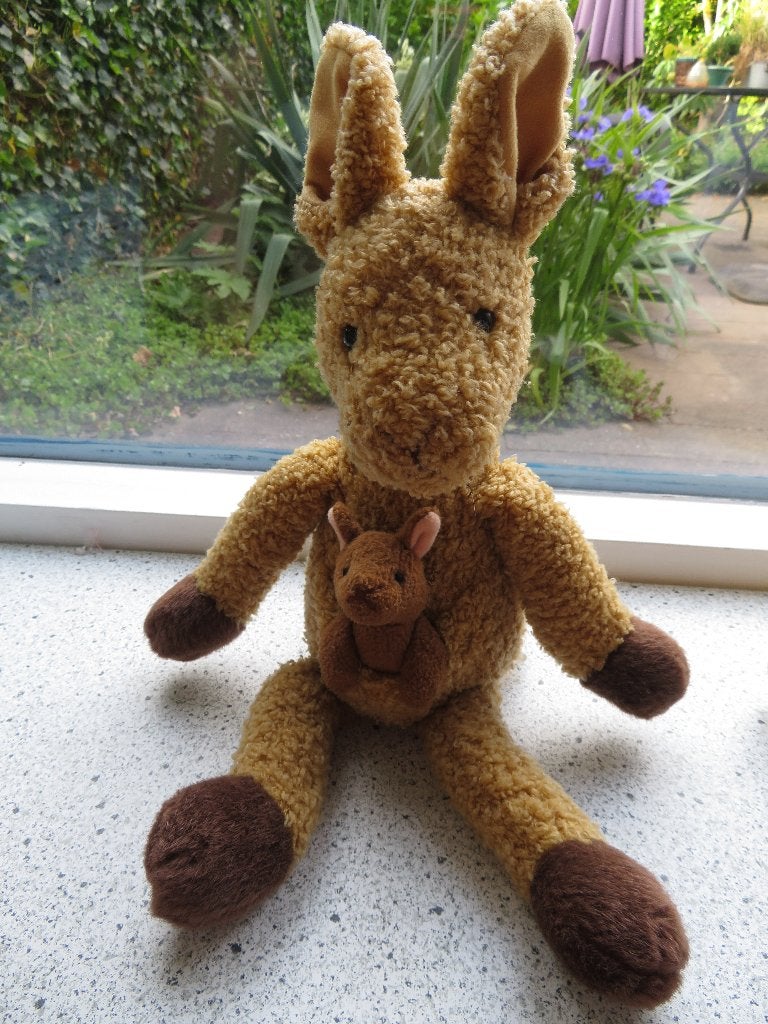 2 x Kangoeroe kangaroe met jong merk Bibib meet ca 42 cm, Overige typen, Ophalen of Verzenden, Zo goed als nieuw, Middelgroot (20 tot 80 cm)
