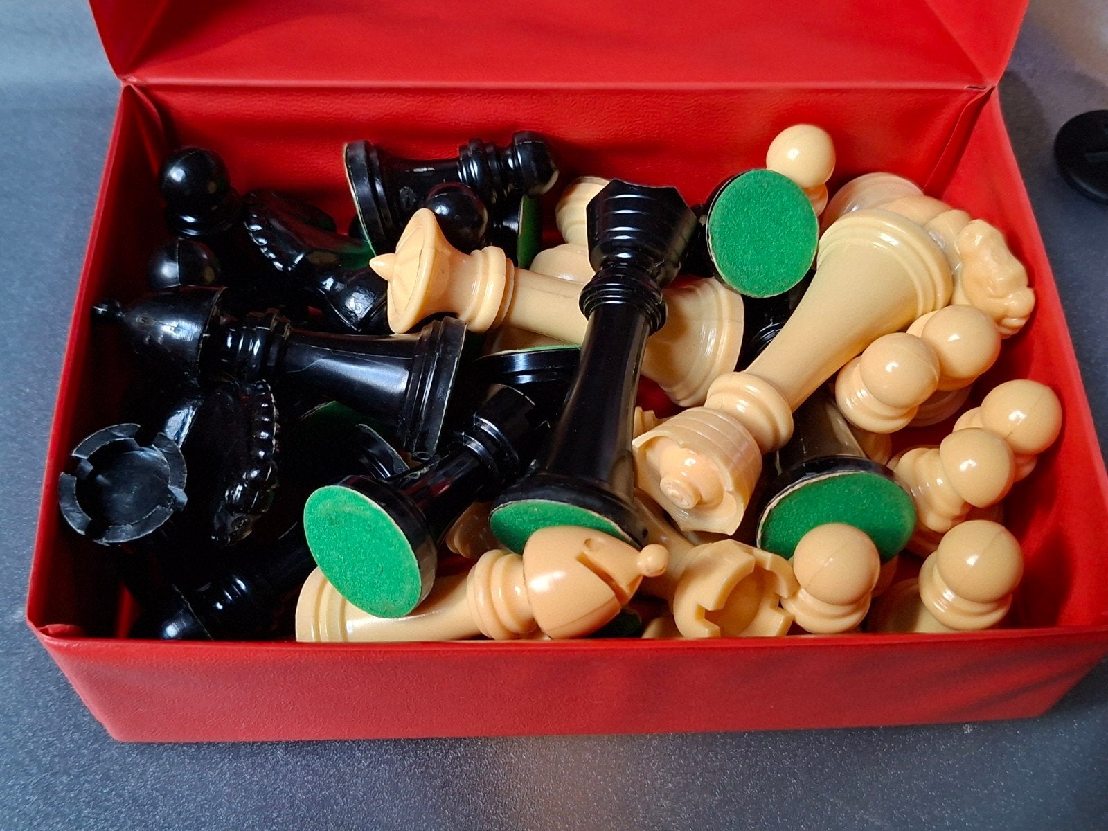 Vintage Italiaans Schaakspel met Kunstlederen Opbergdoos, Een of twee spelers, Ophalen of Verzenden, Gebruikt
