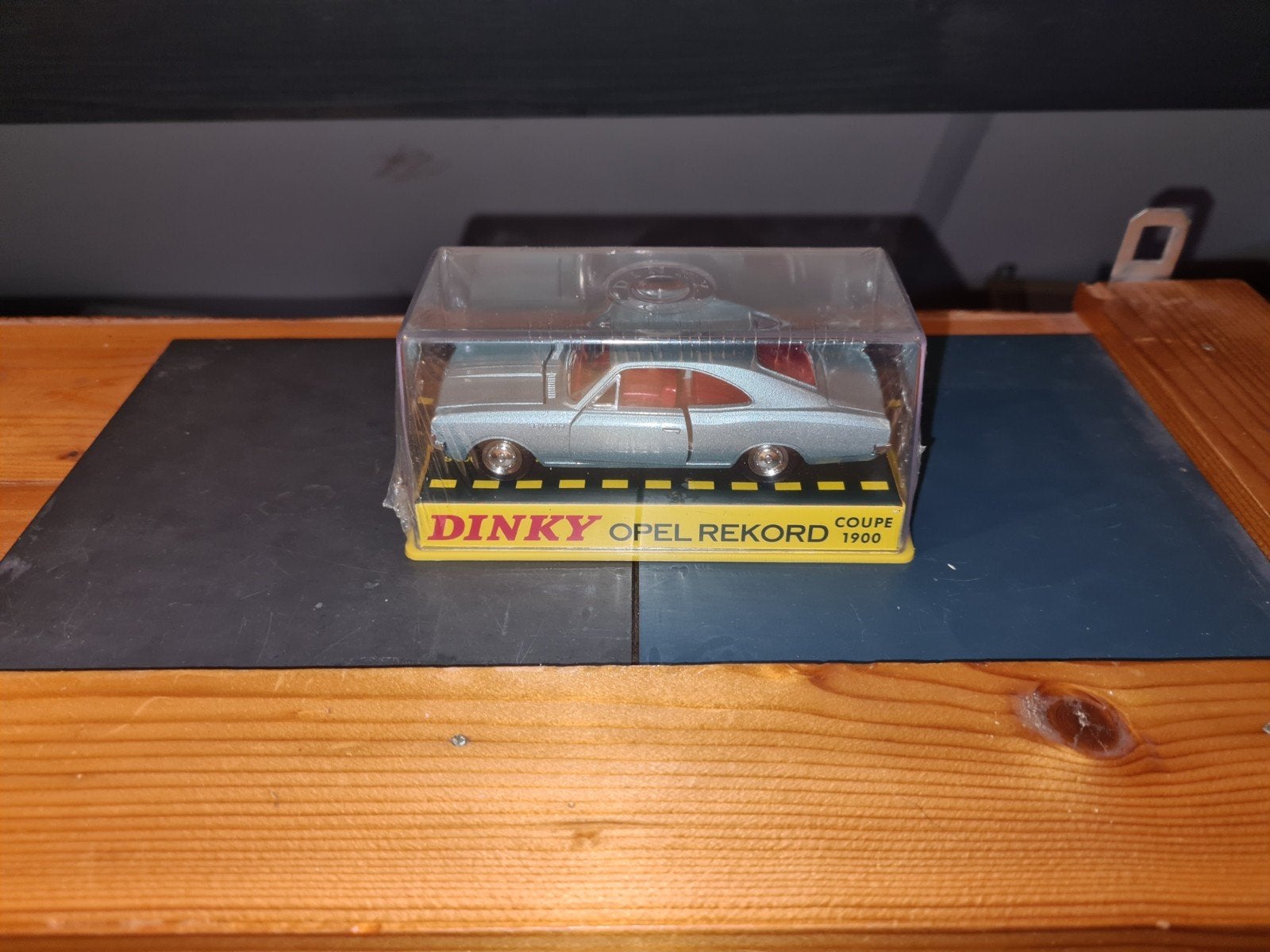 Dinky Toys Opel Rekord Coupe,schaal 1:43., Ophalen of Verzenden, Auto, Dinky Toys