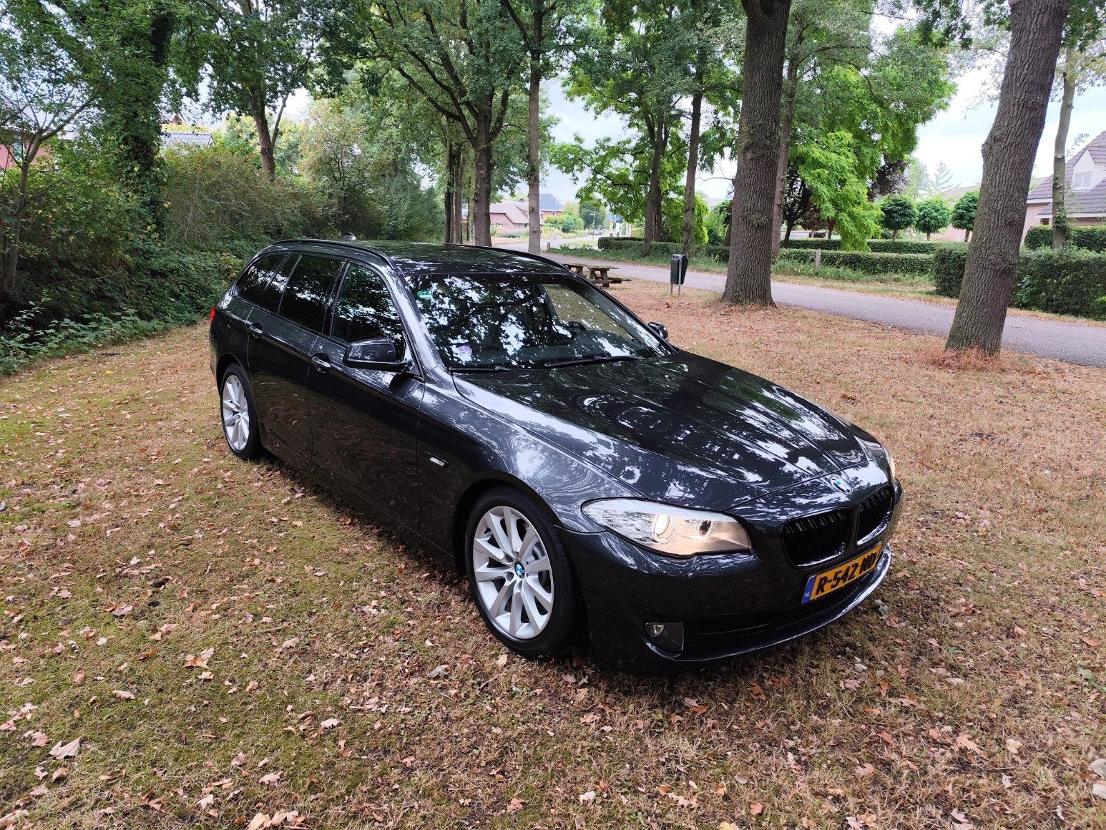 BMW 520i F11 Touring Automaat – Sophisto-Grau Metallic, 2000 kg, Leder, Particulier, 102 €/maand