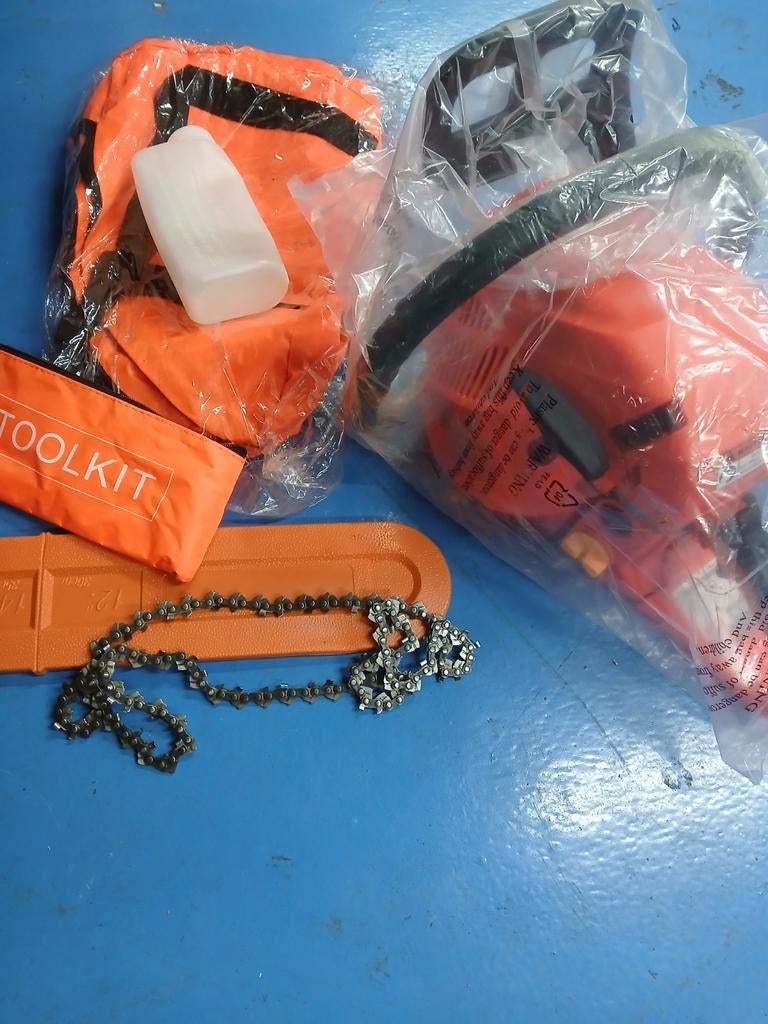 Nieuwe Timberpro Benzine Kettingzaag CS6150 met Accessoires, Doe-het-zelf en Verbouw, Gereedschap | Zaagmachines, Ophalen, 70 mm of meer