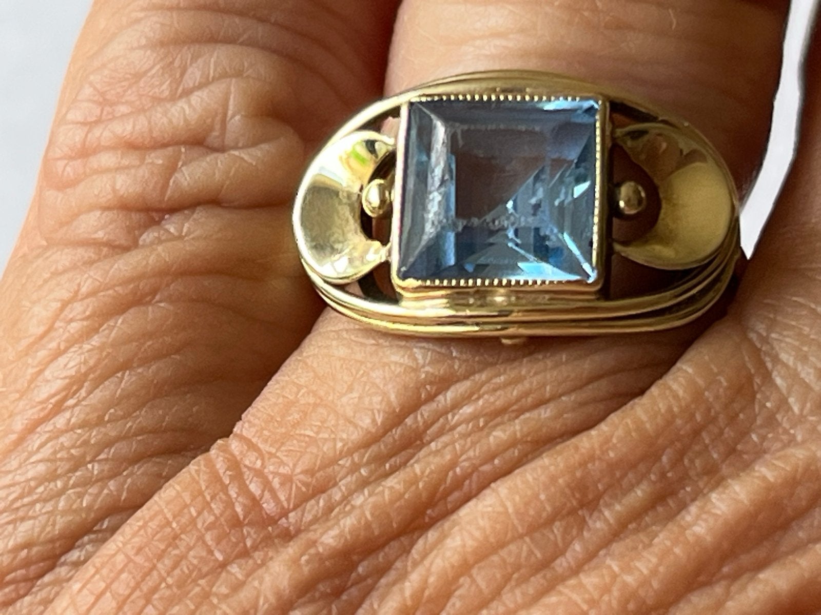 Art Deco Gouden Ring met Aquamarijn en Parelrand, Verzenden, Zo goed als nieuw, Met edelsteen, Dame