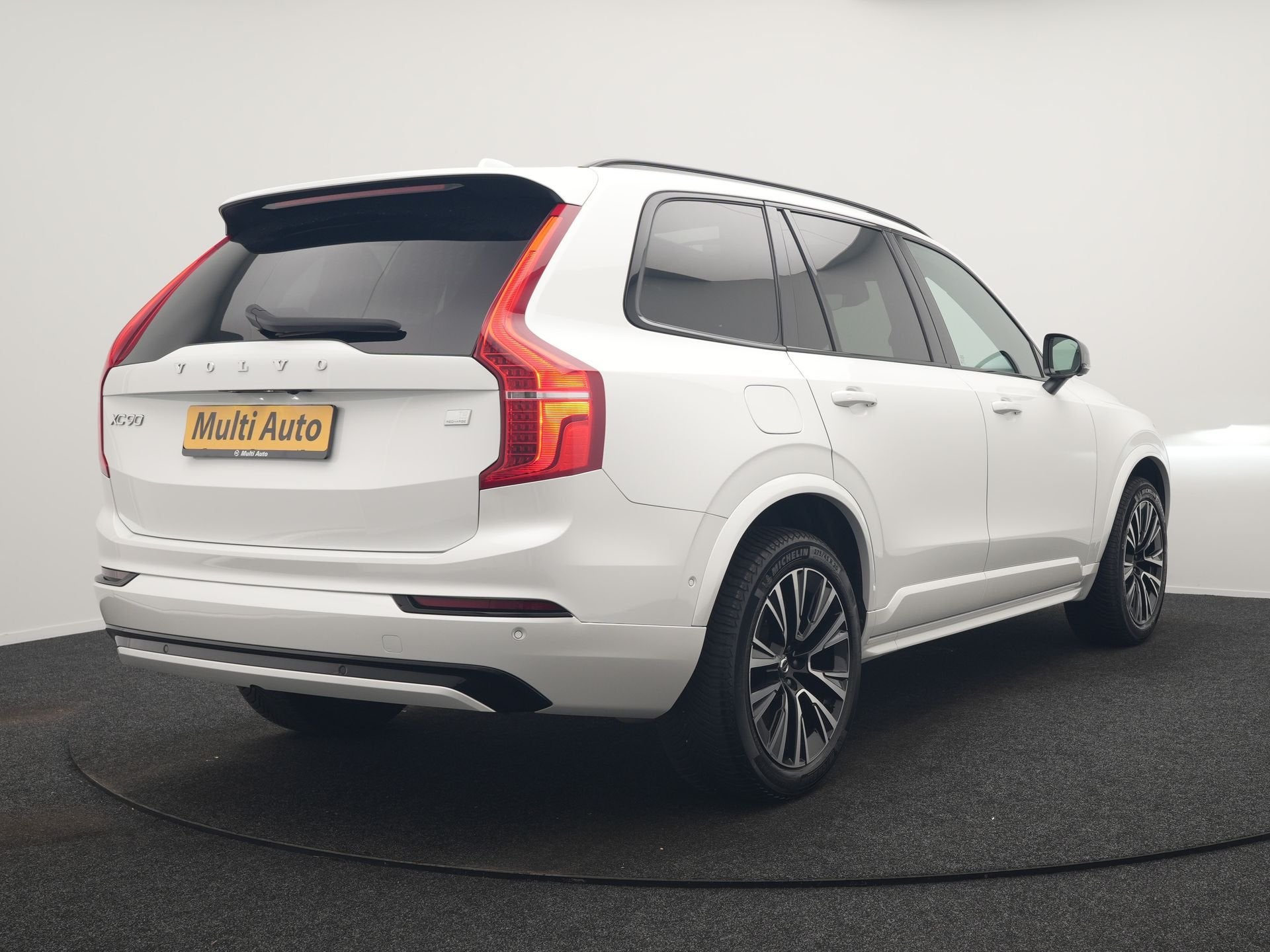 Volvo XC90 T8 AWD Plus Dark 7 Persoons LONG RANGE PHEV 455pk, Gebruikt, 1969 cc, 7 stoelen, Wit