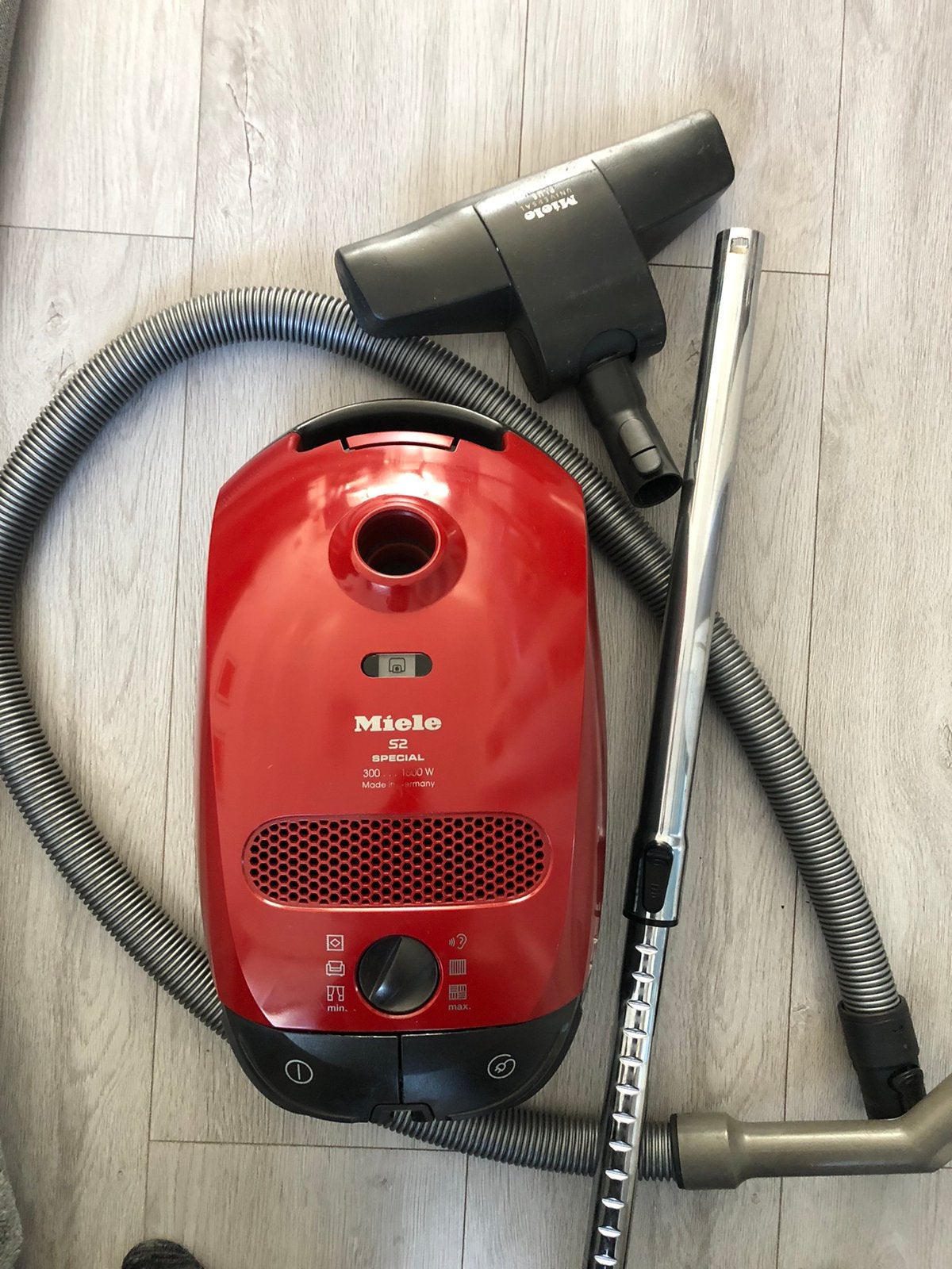 Te koop: Miele stofzuiger – 1600 watt, Ophalen of Verzenden, Zo goed als nieuw, 1200 tot 1600 watt