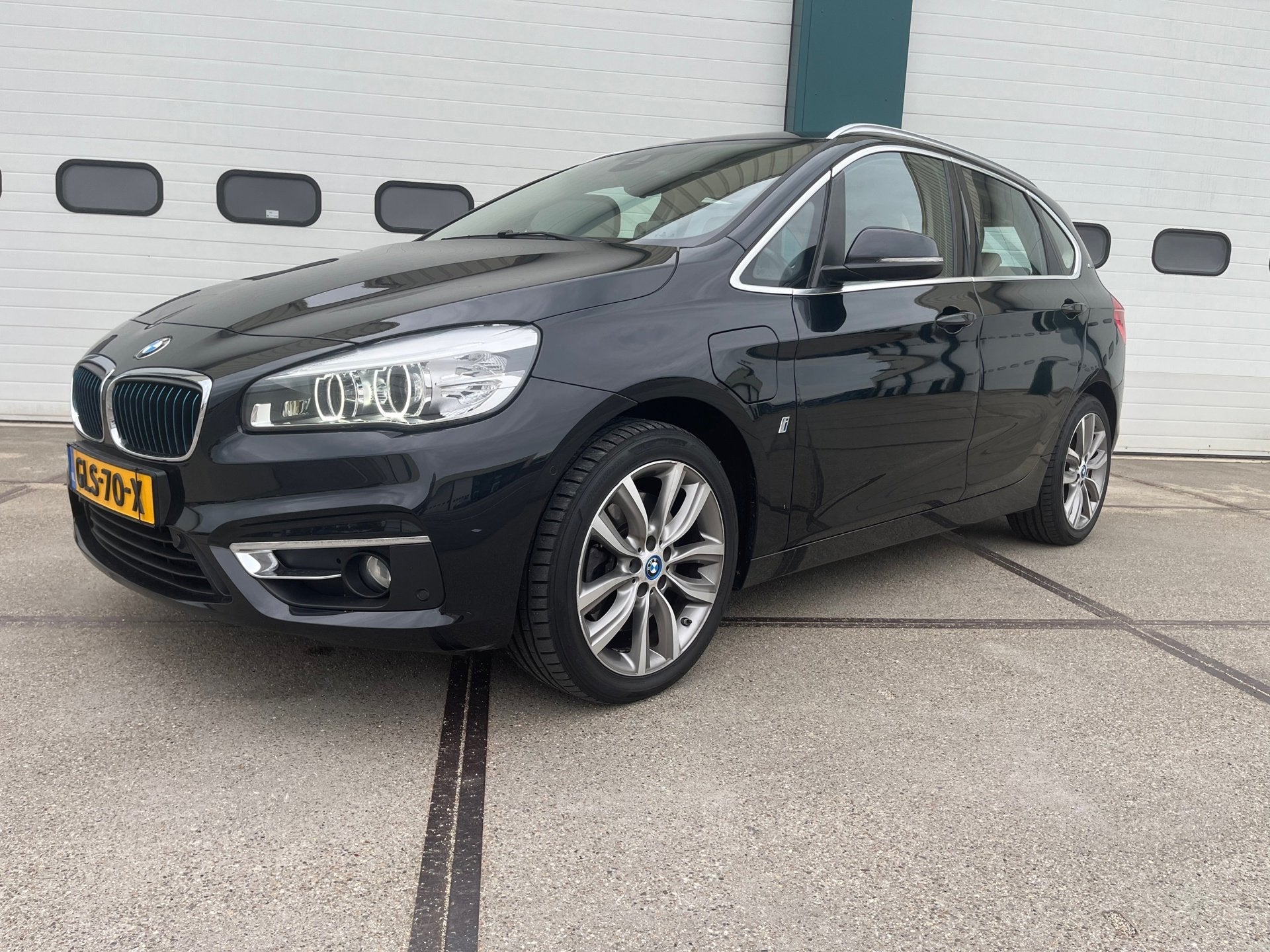 BMW 2-serie Active Tourer 225xe iPerformance Centennial High, Auto's, Automaat, Dealer onderhouden, 136 pk, Gebruikt