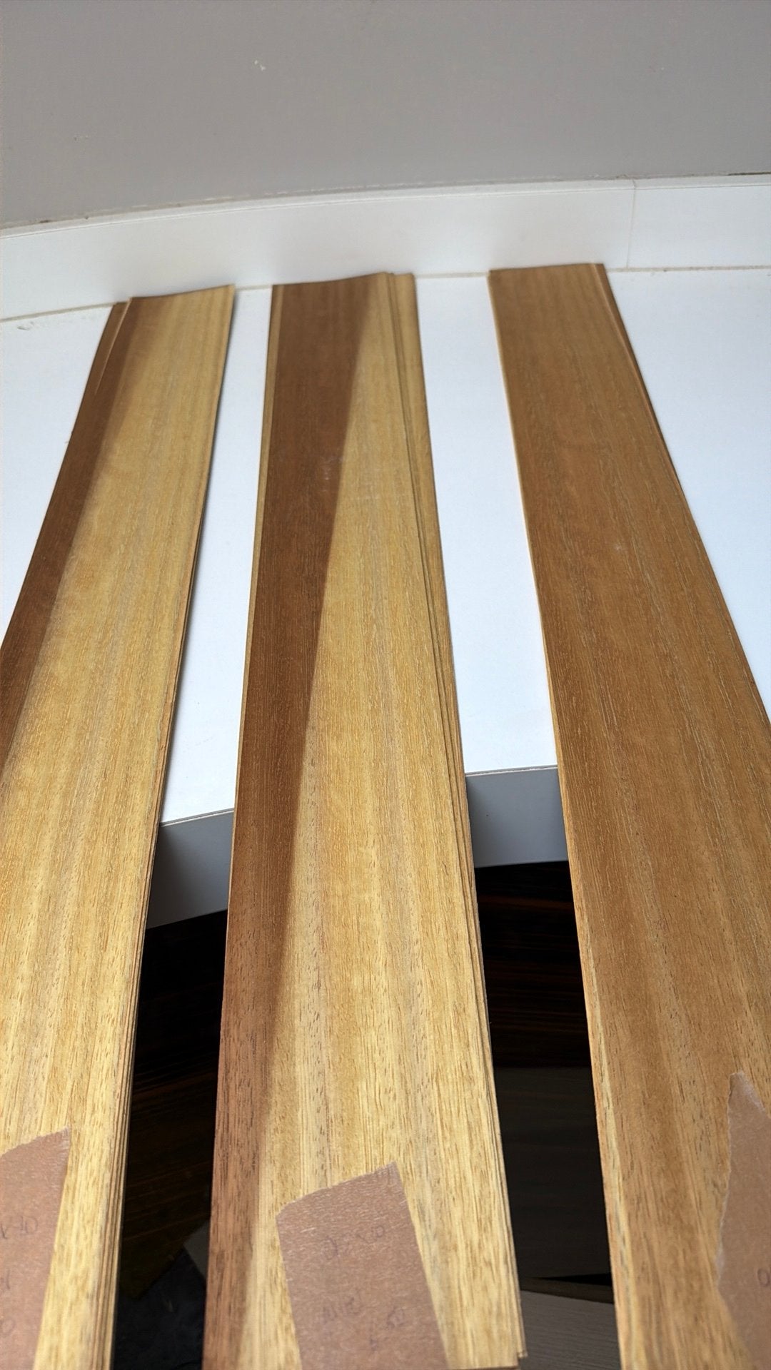 Iroko fineer 92x10 cm 10 vel €5, Almelo, Nieuw, Fineer, Ophalen of Verzenden