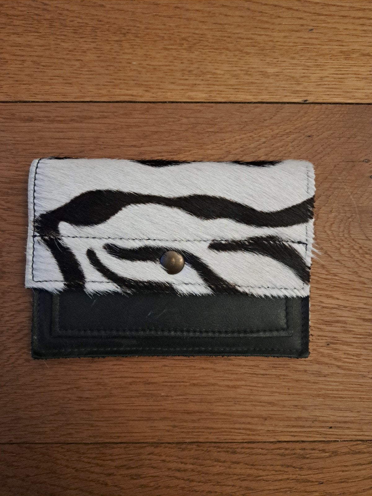 Handgemaakte leren portemonnee met zebraprint, Ophalen of Verzenden, Zo goed als nieuw, Zwart, Leer