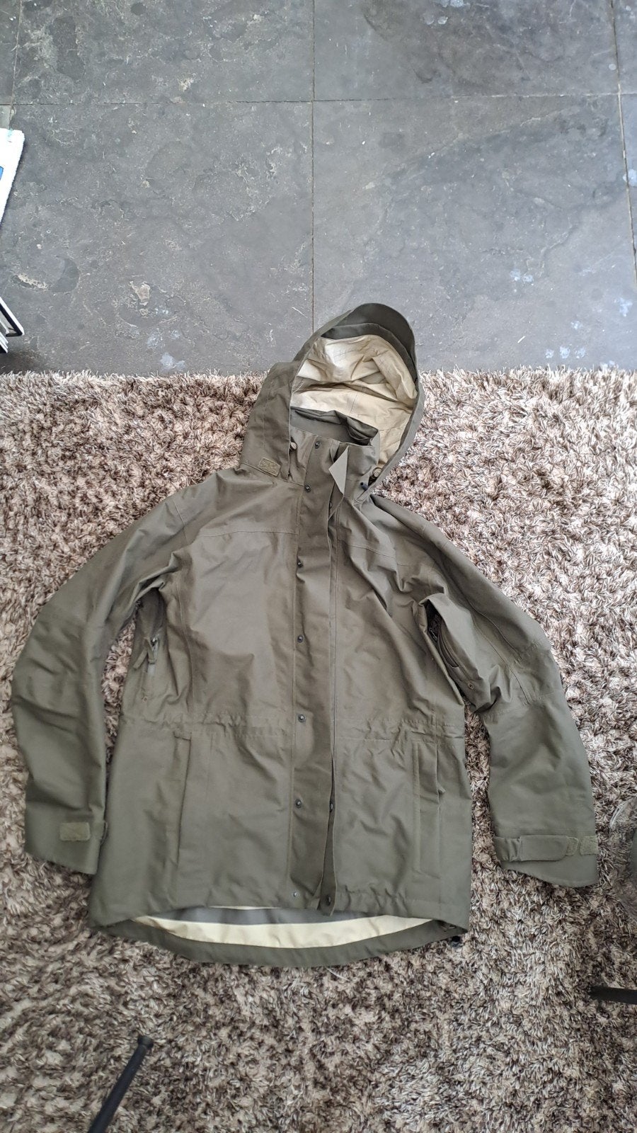 Zeer nette Carinthia Regenjas  M, Verzamelen, Ophalen of Verzenden, Landmacht, Nederland, Kleding of Schoenen
