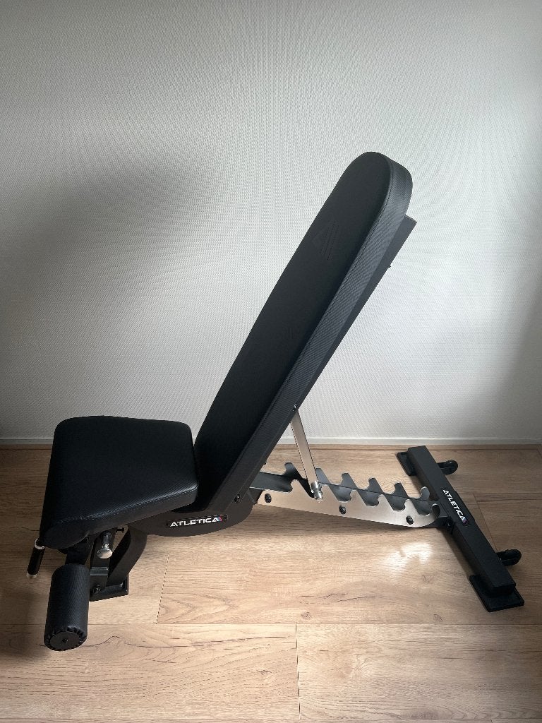 Atletica B6 Decline Halterbank Mesh + Dumbbells verstelbaar, Ophalen, Zo goed als nieuw, Benen, Fitnessbank