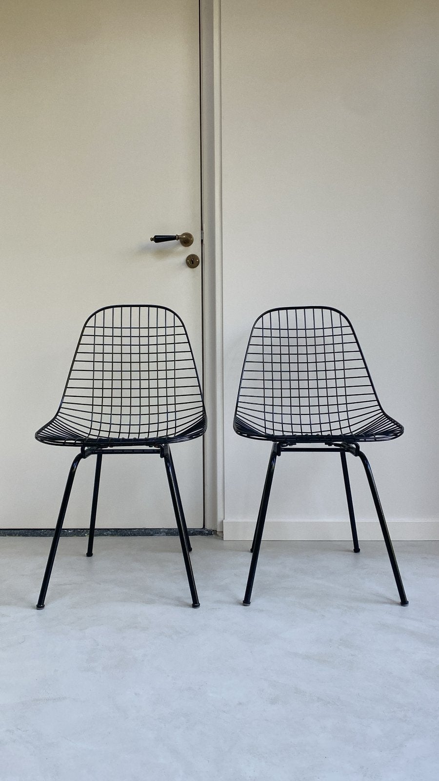 Twee vintage zwarte draadstoelen, Ophalen, Vintagw Vitra, Twee, Zwart