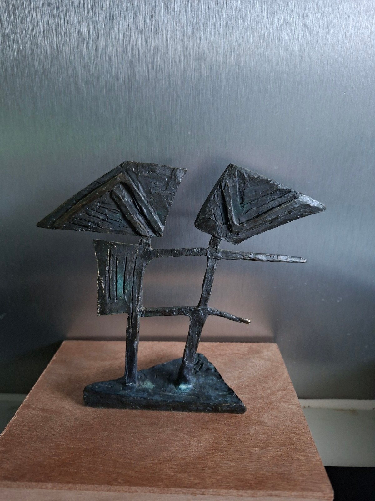 Gesigneerd bronzen beeld, abstract, bijna 15 cm hoog, Minder dan 20 cm, Ophalen of Verzenden, Brons, Gemerkt