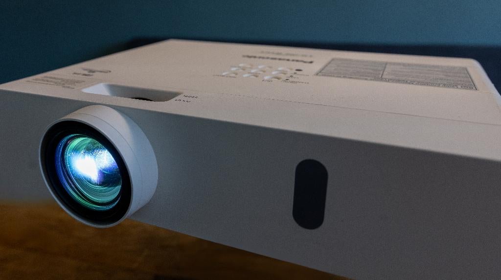 Panasonic PT-VW350 Beamer 3500 Ansi Lumen, Ophalen of Verzenden, Zo goed als nieuw, DLP, Panasonic