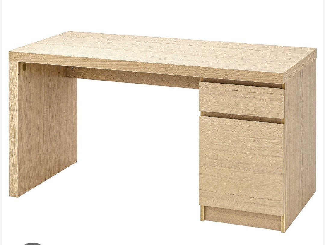 IKEA Malm bureau eikenfineer - Zo goed als nieuw, Huis en Inrichting, Bureaus, Ophalen