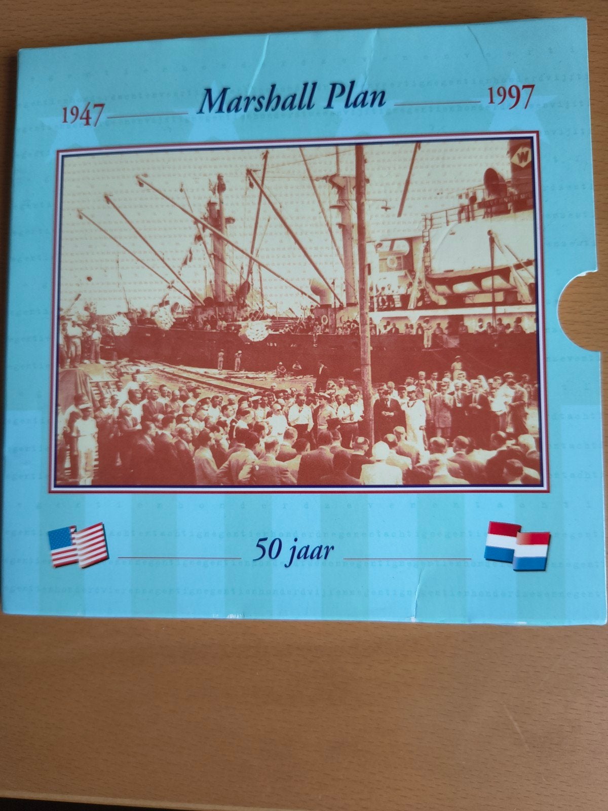 Marshall Plan 50 jaar herdenkingsset met munt en boekje, Ophalen of Verzenden, Koningin Beatrix, 5 gulden, Setje