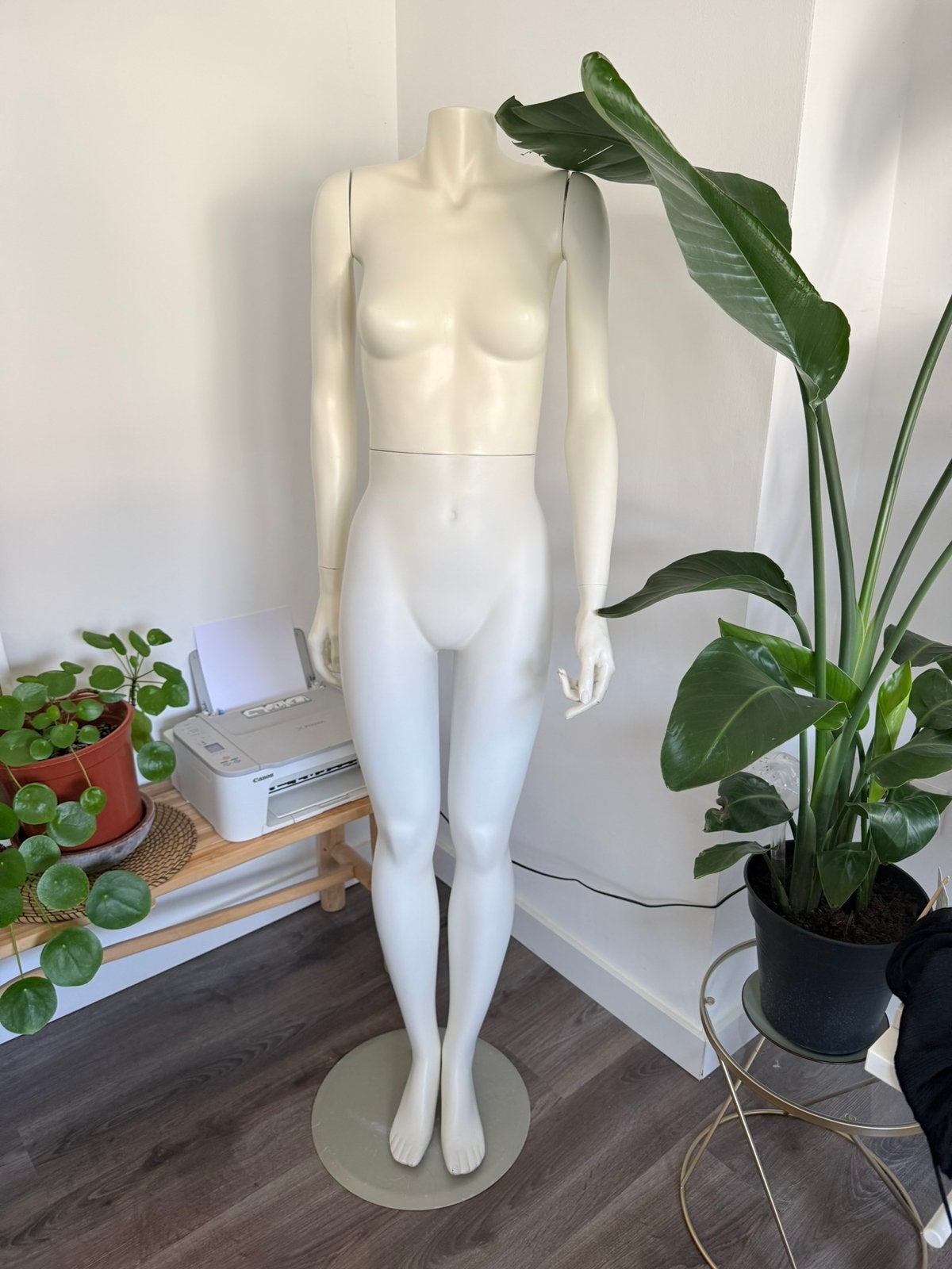 Mannequin, Ophalen, Zo goed als nieuw
