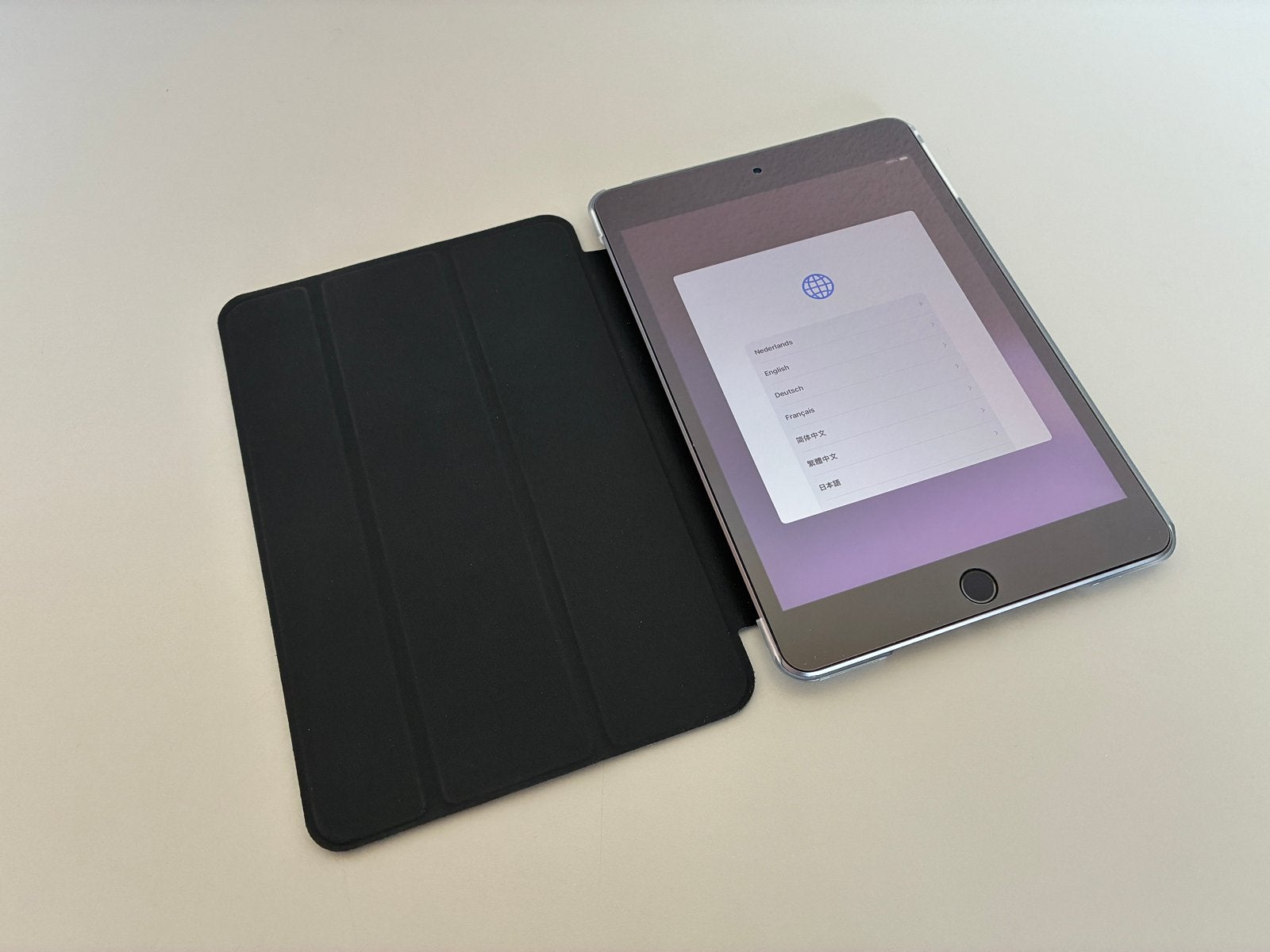 iPad mini 5 64GB met hoesje en lader