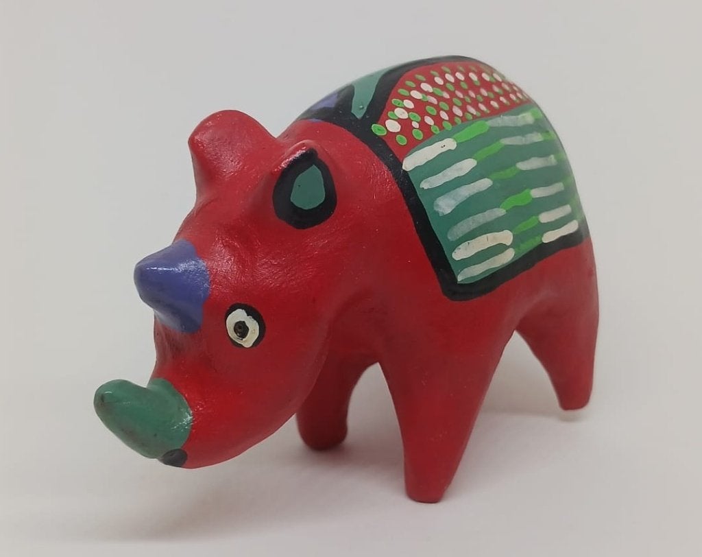 Handgeschilderde neushoorn van klei, Verzamelen, Beelden en Beeldjes, Ophalen of Verzenden, Zo goed als nieuw, Dier