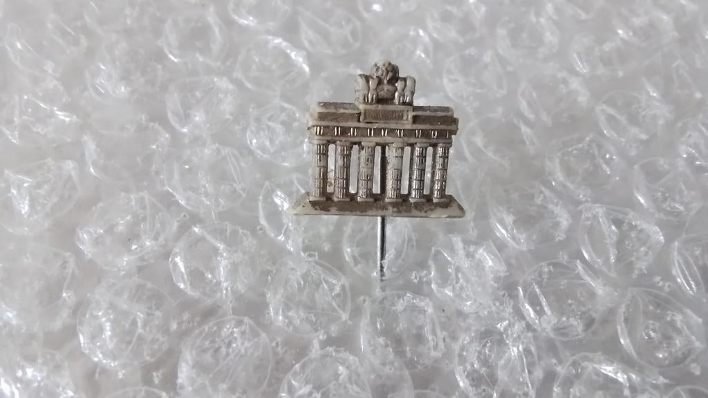 Speldje brandenburger tor Berlin, Verzamelen, Speldjes, Pins en Buttons, Ophalen of Verzenden, Zo goed als nieuw