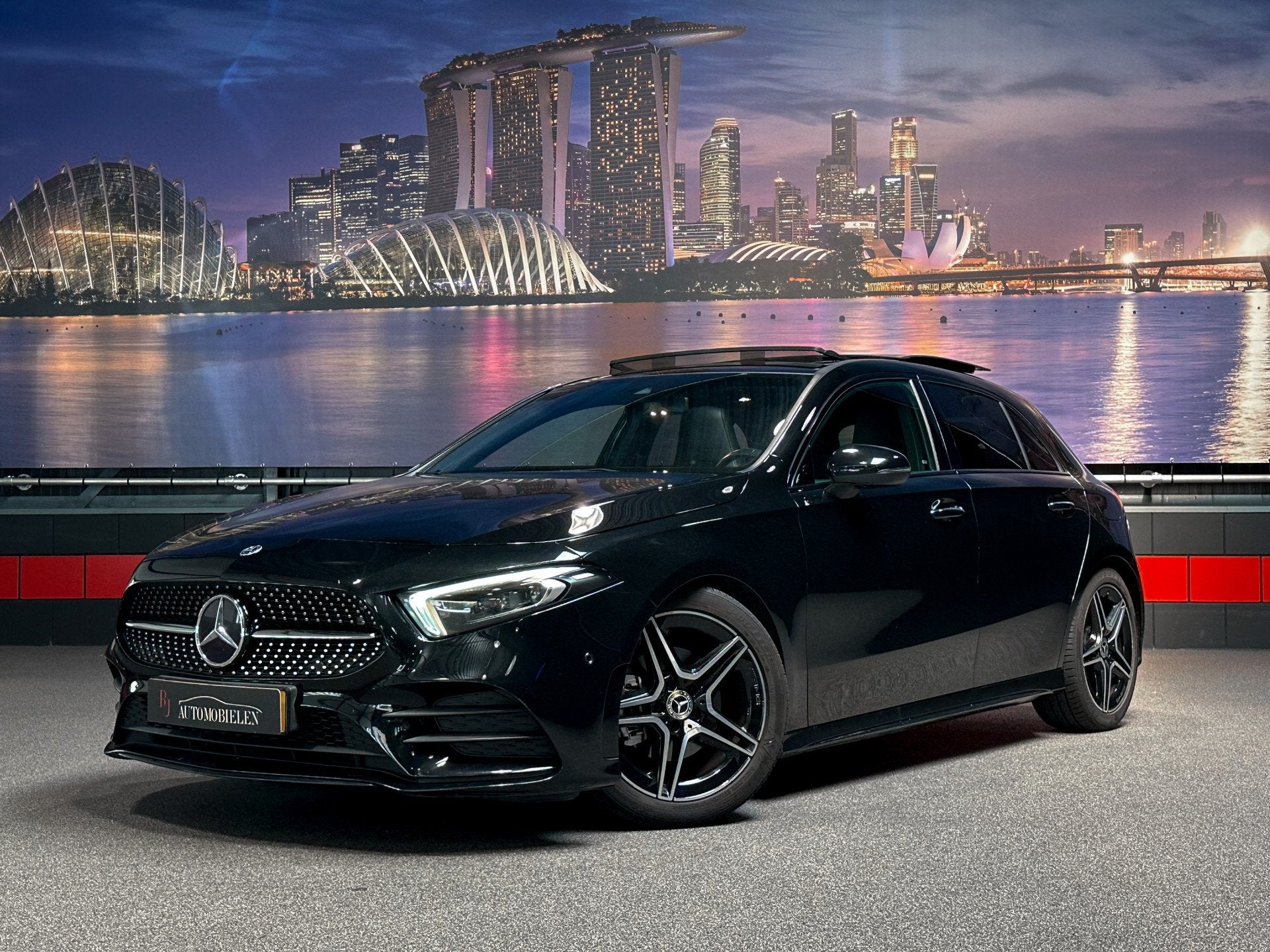Mercedes-Benz A-Klasse A200 AMG Memory|Multibeam|Panorama|Sf, Auto's, Gebruikt, 4 cilinders, Zwart, Origineel Nederlands