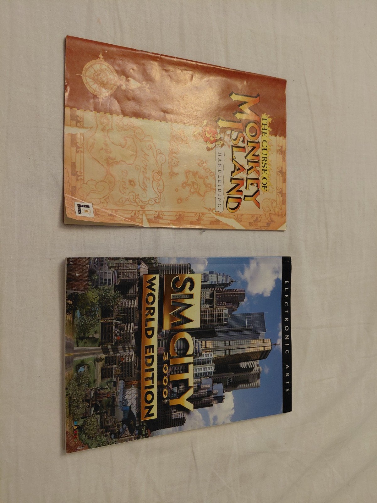 SimCity 3000  & The Curse of Monkey Island handleidingen, Gebruikt, 1 speler, Ophalen of Verzenden, Strategie en Constructie