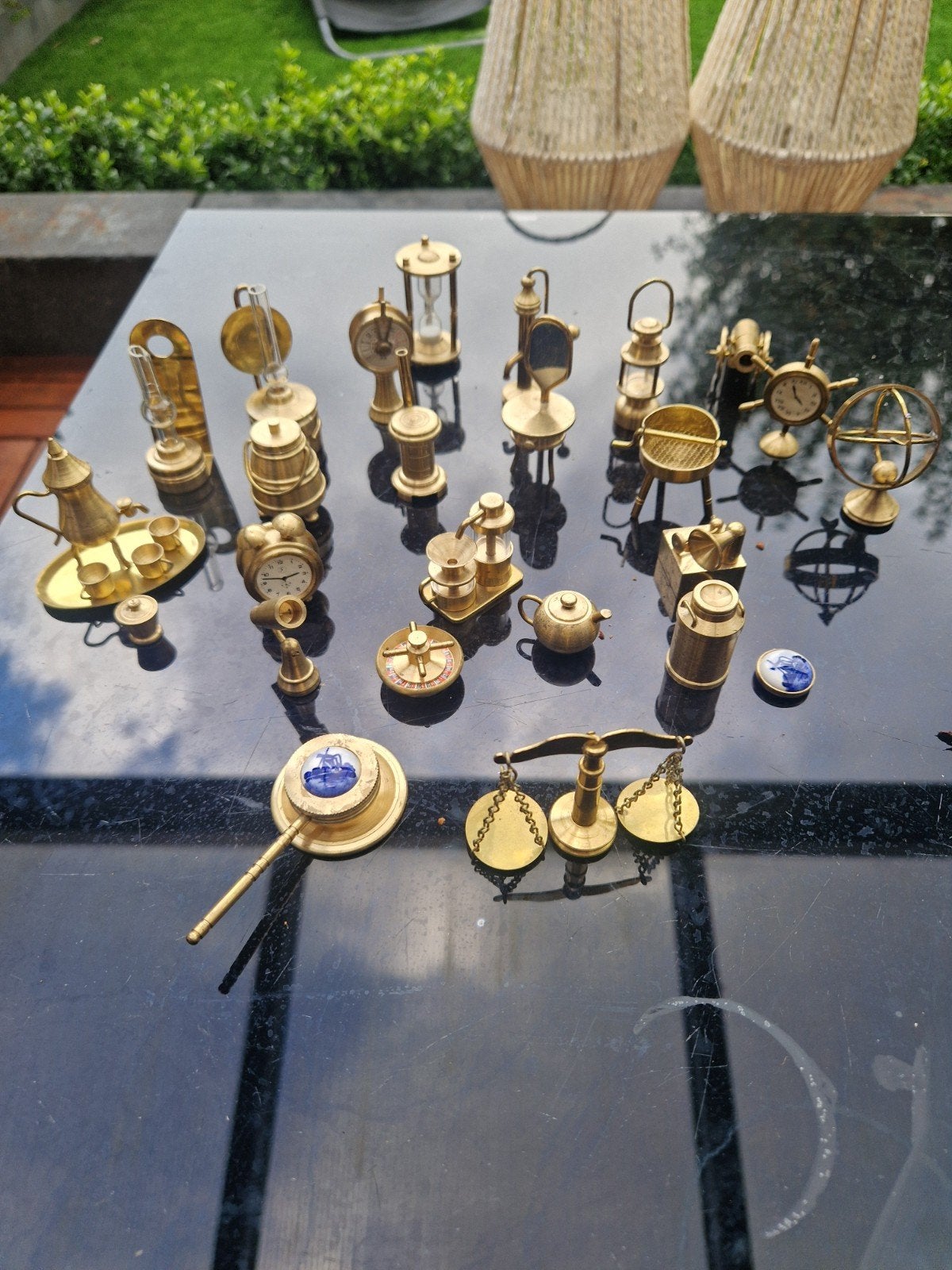 Verzameling van 25 messing miniatuur decoraties, Ophalen