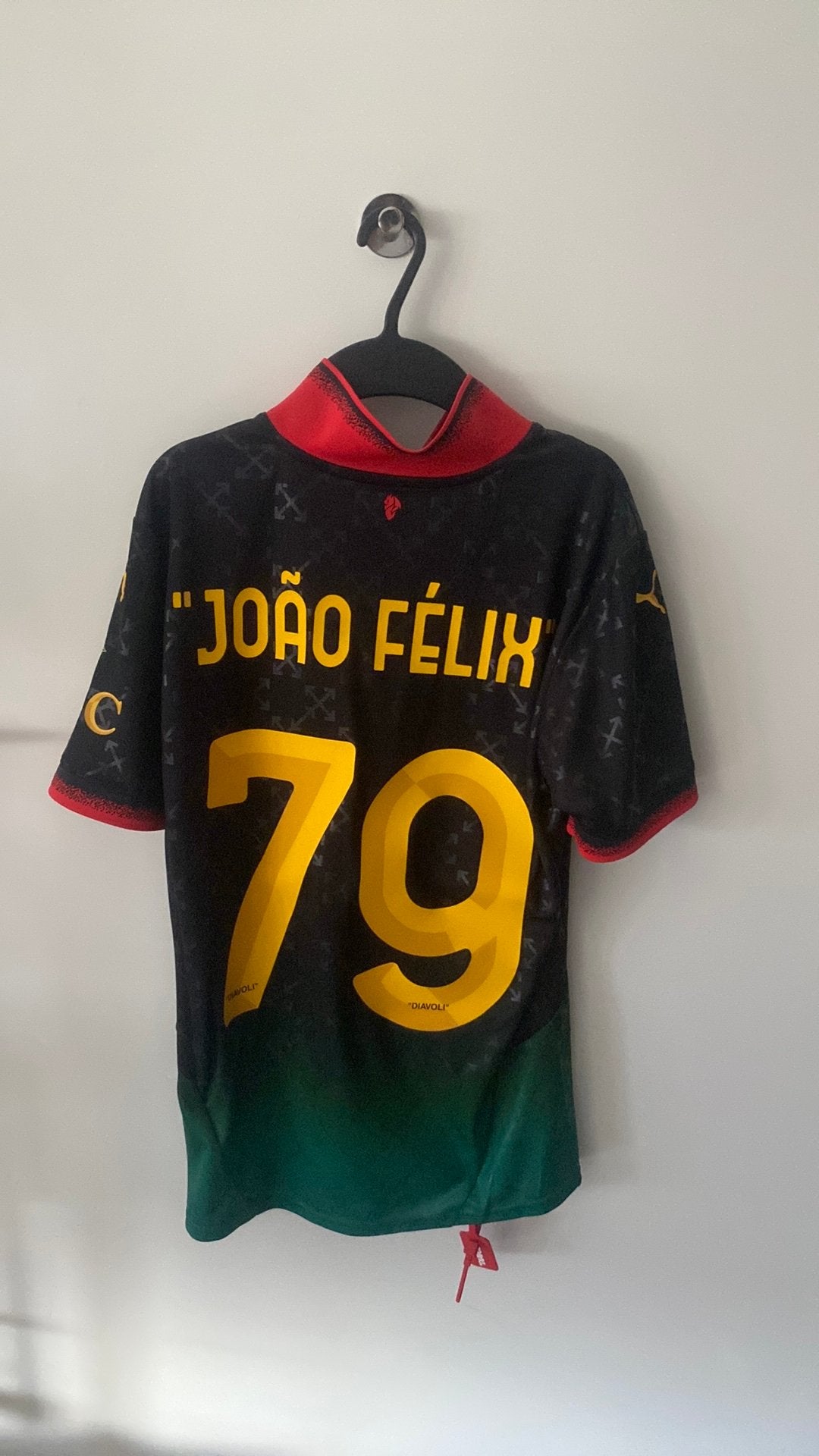 Origineel joao felix voetbalshirt ac milan off white, Sport en Fitness, Voetbal, Ophalen of Verzenden, Zo goed als nieuw, Shirt