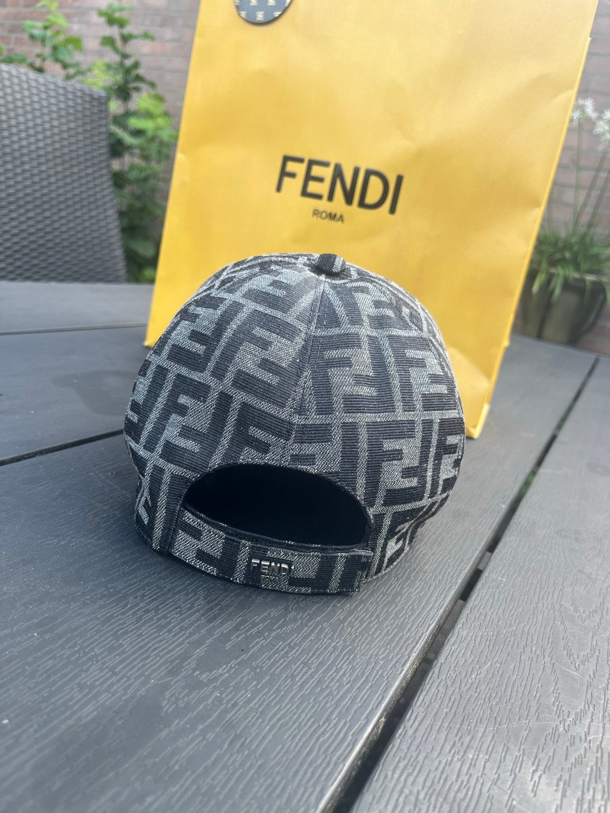 Fendi Pet Zwart/Grijs, Ophalen, Zo goed als nieuw, One size fits all, Pet