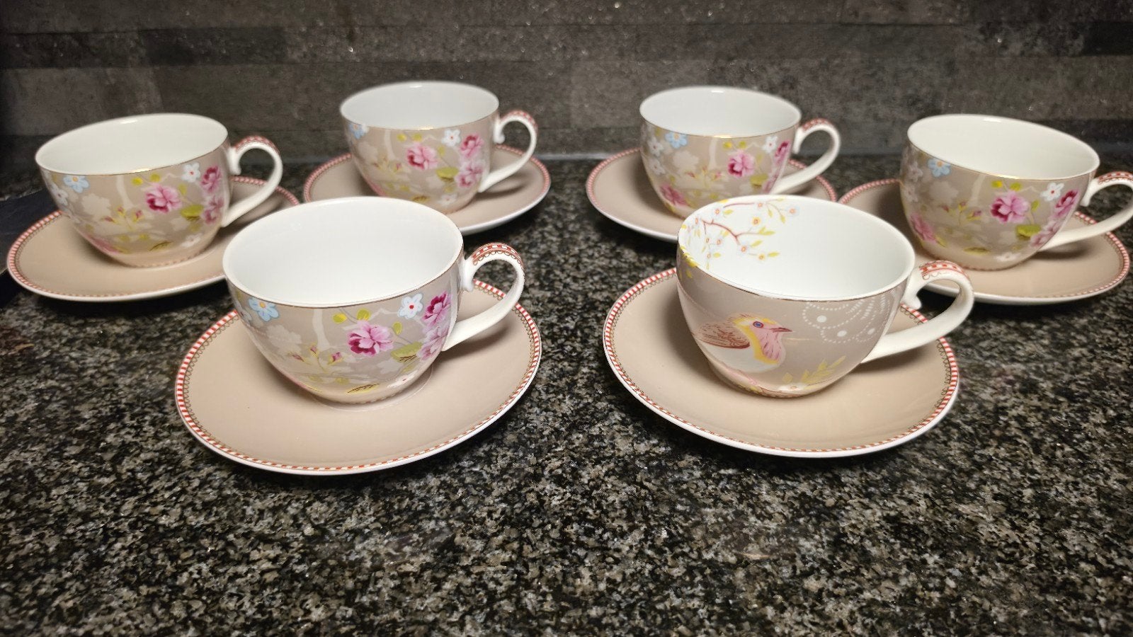 Pip Studio Floral Fantasy kop en schotels khaki (6 stuks), Huis en Inrichting, Pip Studio, Ophalen of Verzenden, Zo goed als nieuw