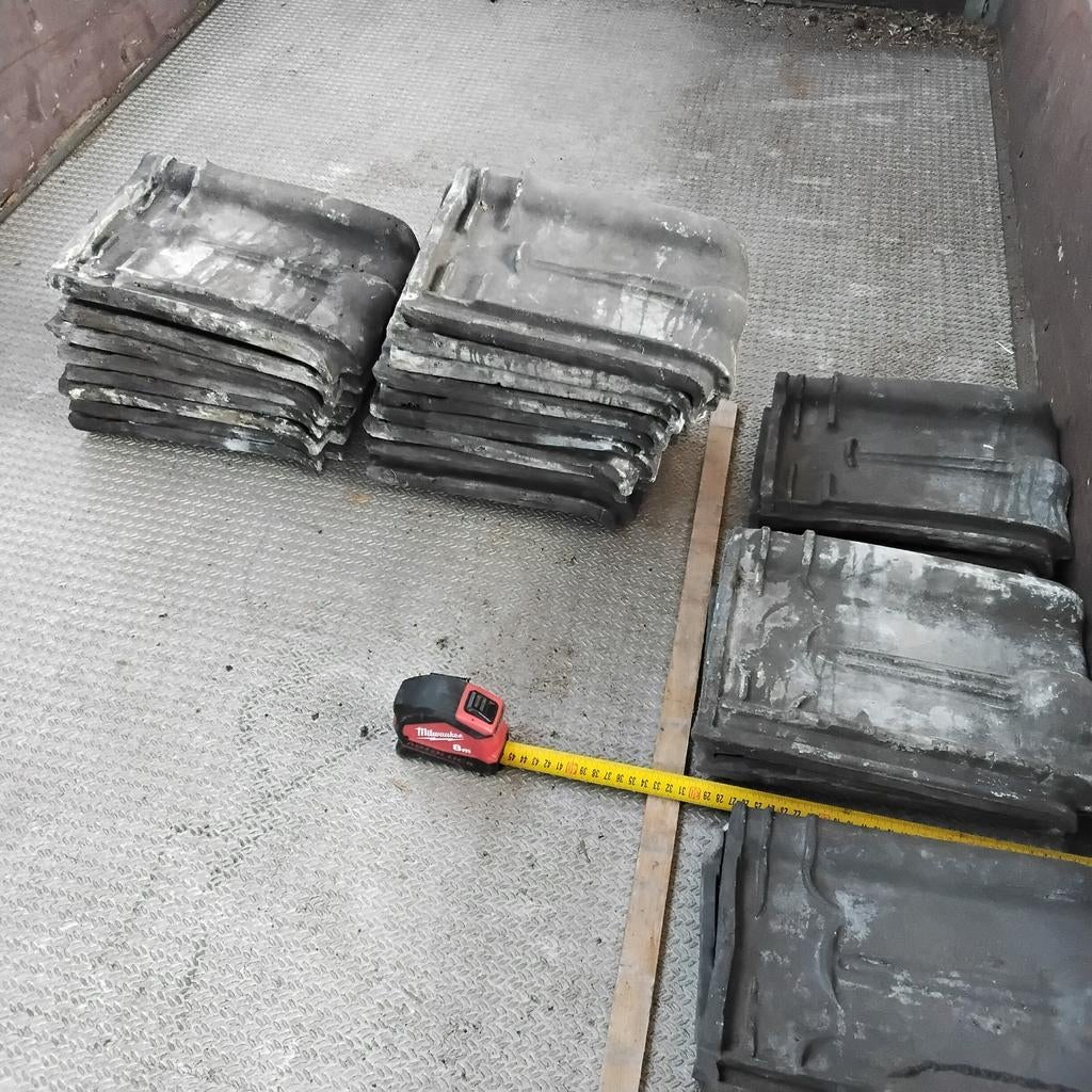 25 Kruispannen enkele van ander merk en grote, Doe-het-zelf en Verbouw, Dakpannen en Dakbedekking, Ophalen, Steen of Klei, Minder dan 5 m²