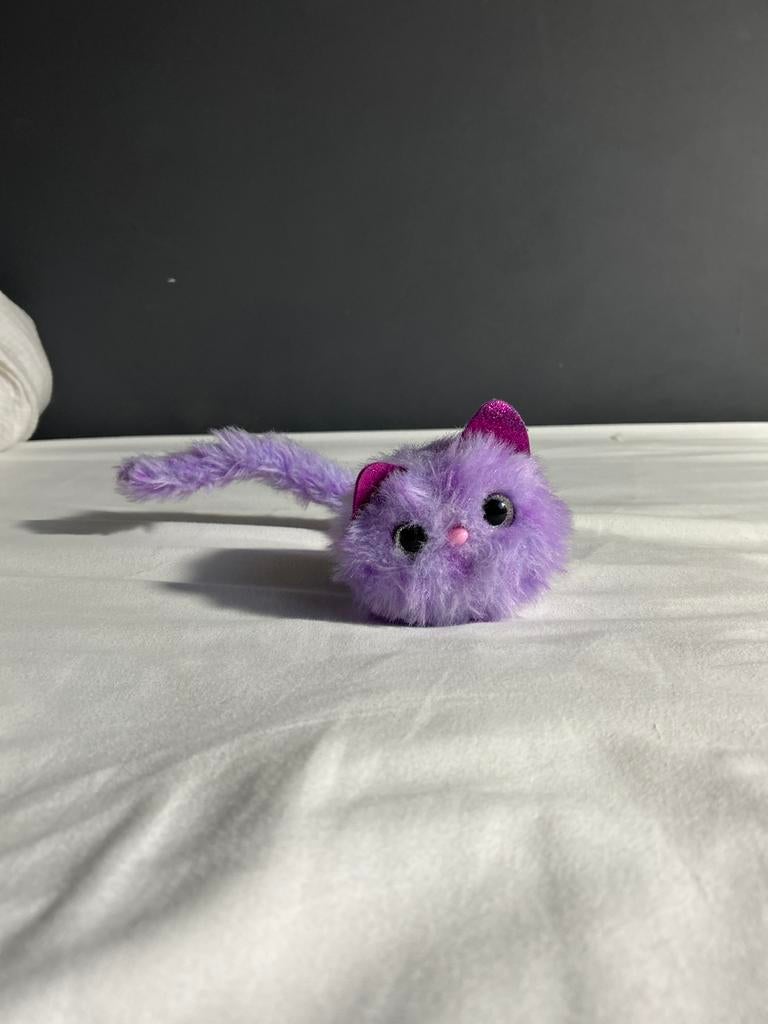 Interactieve paarse kat knuffel met licht en geluid, Ophalen of Verzenden, Zo goed als nieuw, Overige typen, Met licht