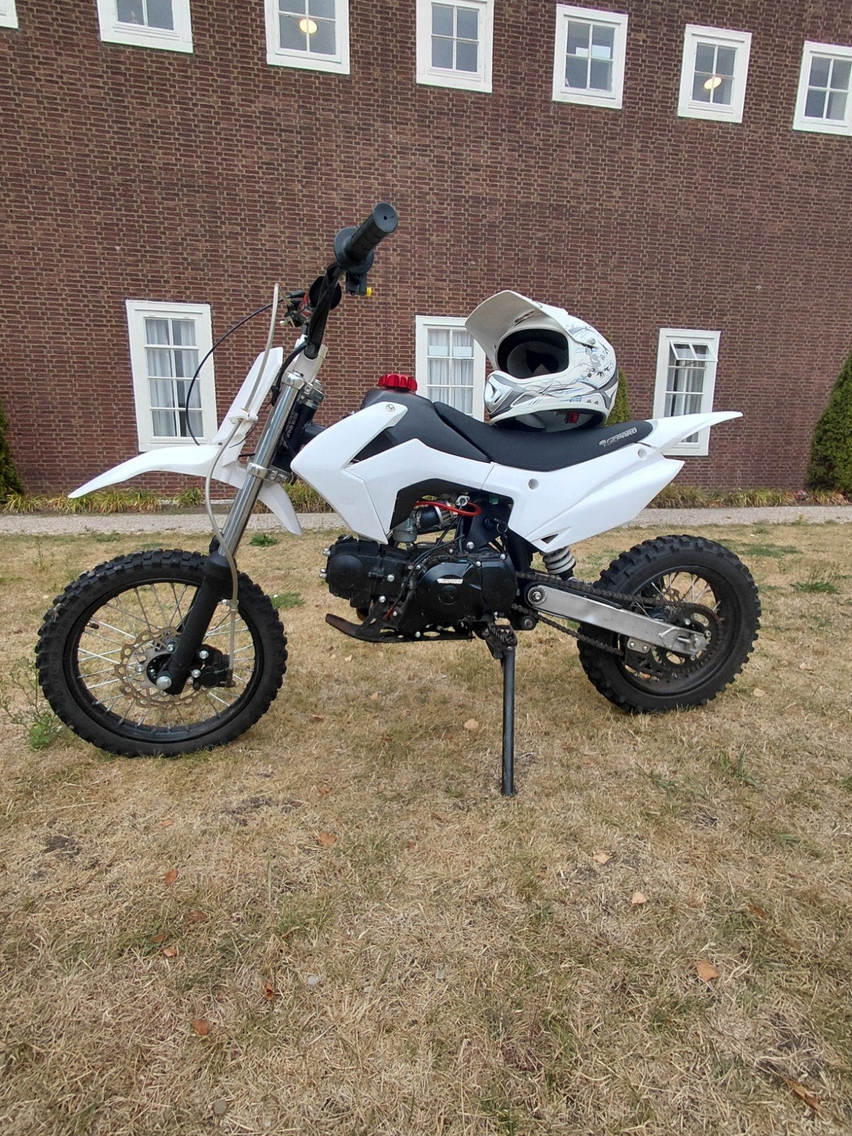 Witte Pitbike met Helm 110сс, Ophalen, Onbekend, Schijfrem, Pitbike
