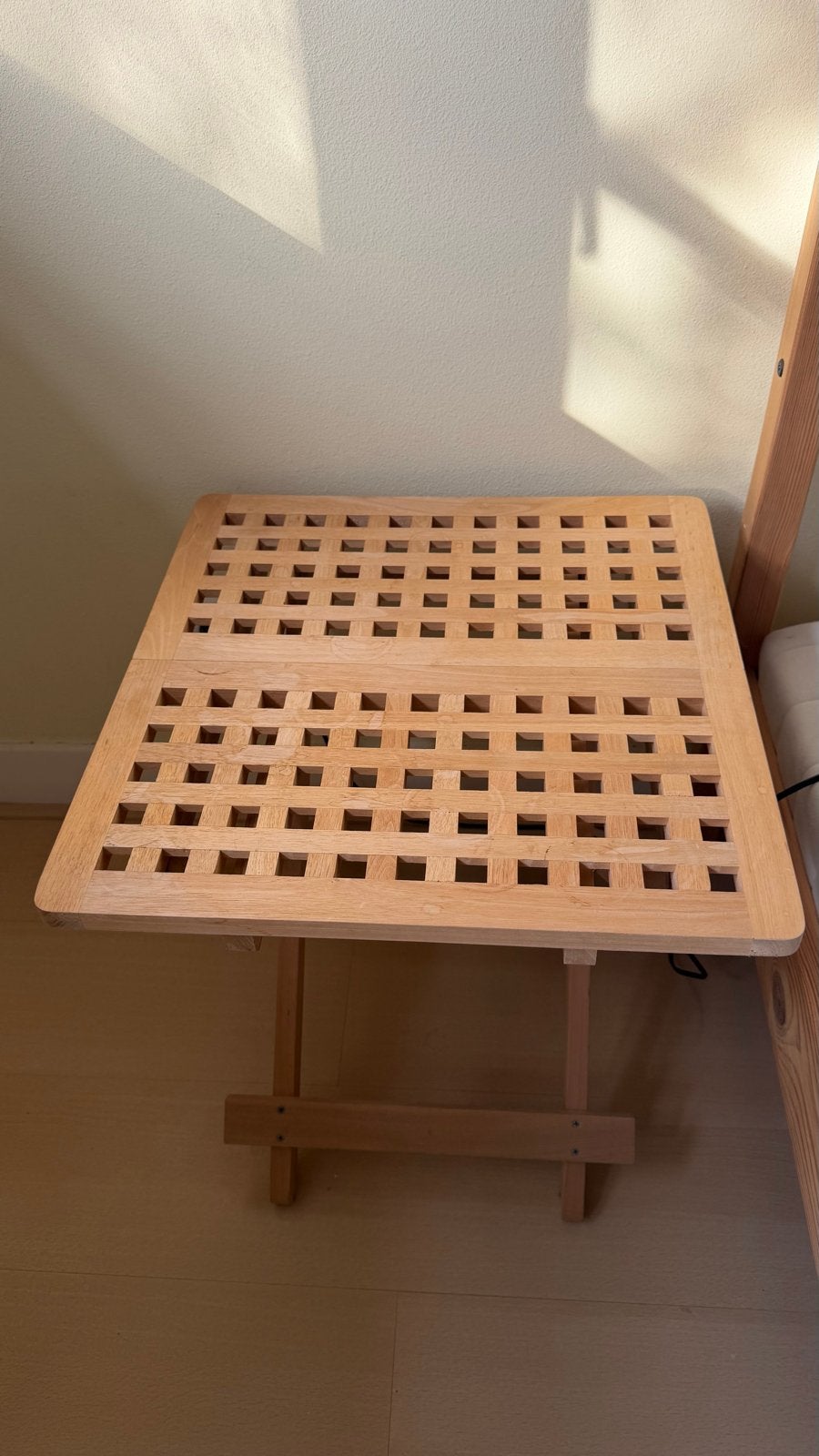 2x Houten bijzettafel met inklapbaar onderstel,, Minder dan 55 cm, Vierkant, Zo goed als nieuw, Hout