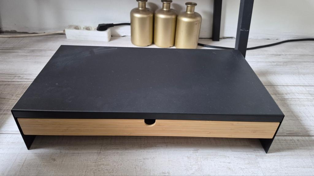 (2x) IKEA Monitor Standaard met Lade - Zwart/Bamboe, IPS, Zo goed als nieuw, 60 Hz of minder, Ophalen