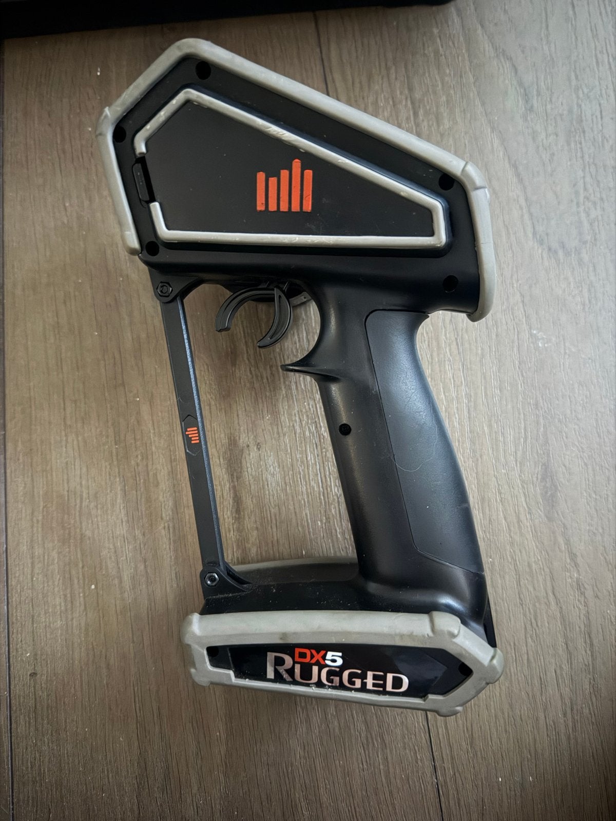 Spektrum DX5 Rugged zender - in zeer nette staat, Ophalen of Verzenden, Zo goed als nieuw, Overige schalen, Onderdeel