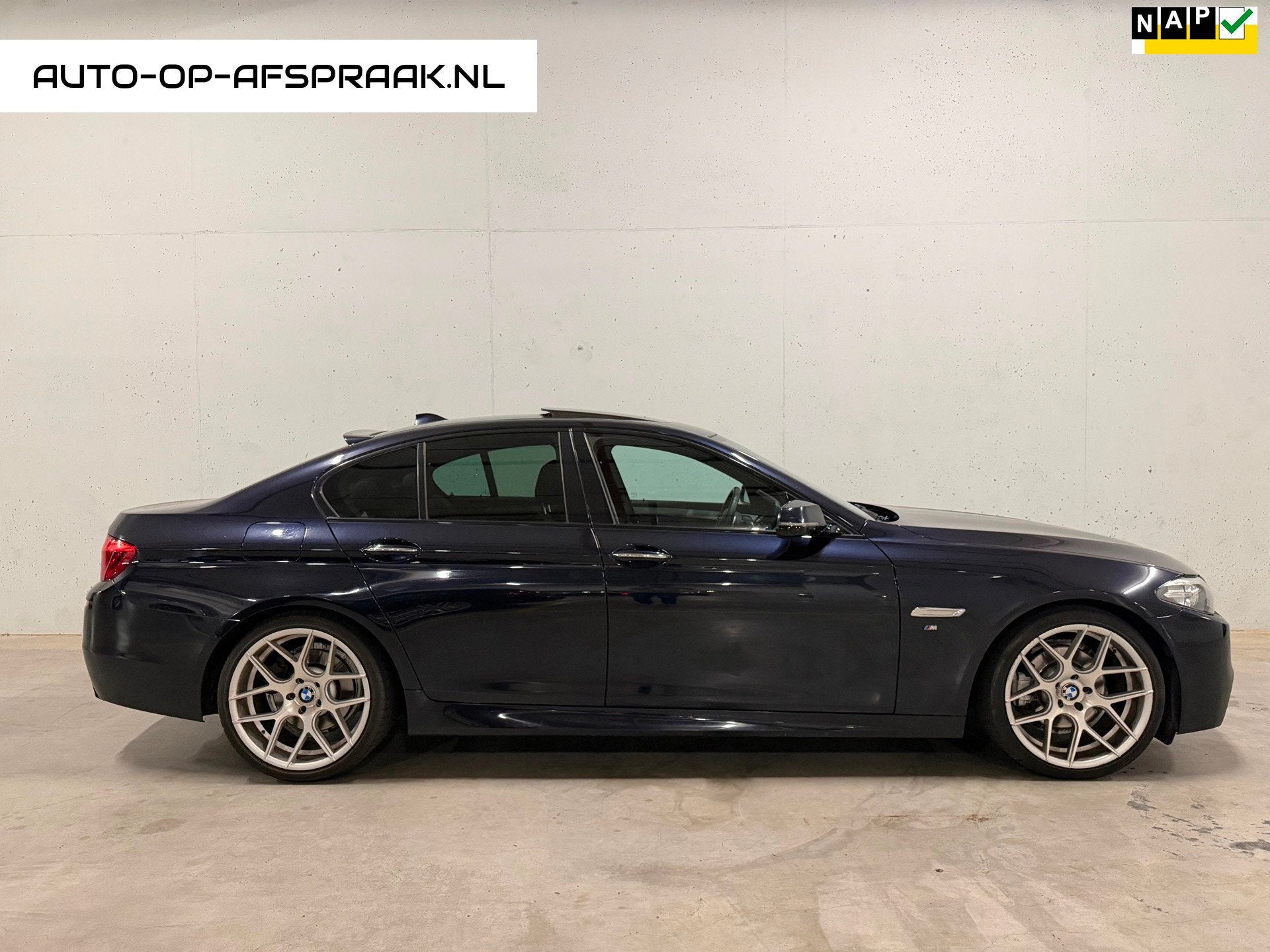 BMW 5-serie 520i M-pakket Pano Dak Leer Navi Camera Stoelver, Auto's, BMW, Automaat, Automatische klimaatregeling, Achterwielaandrijving
