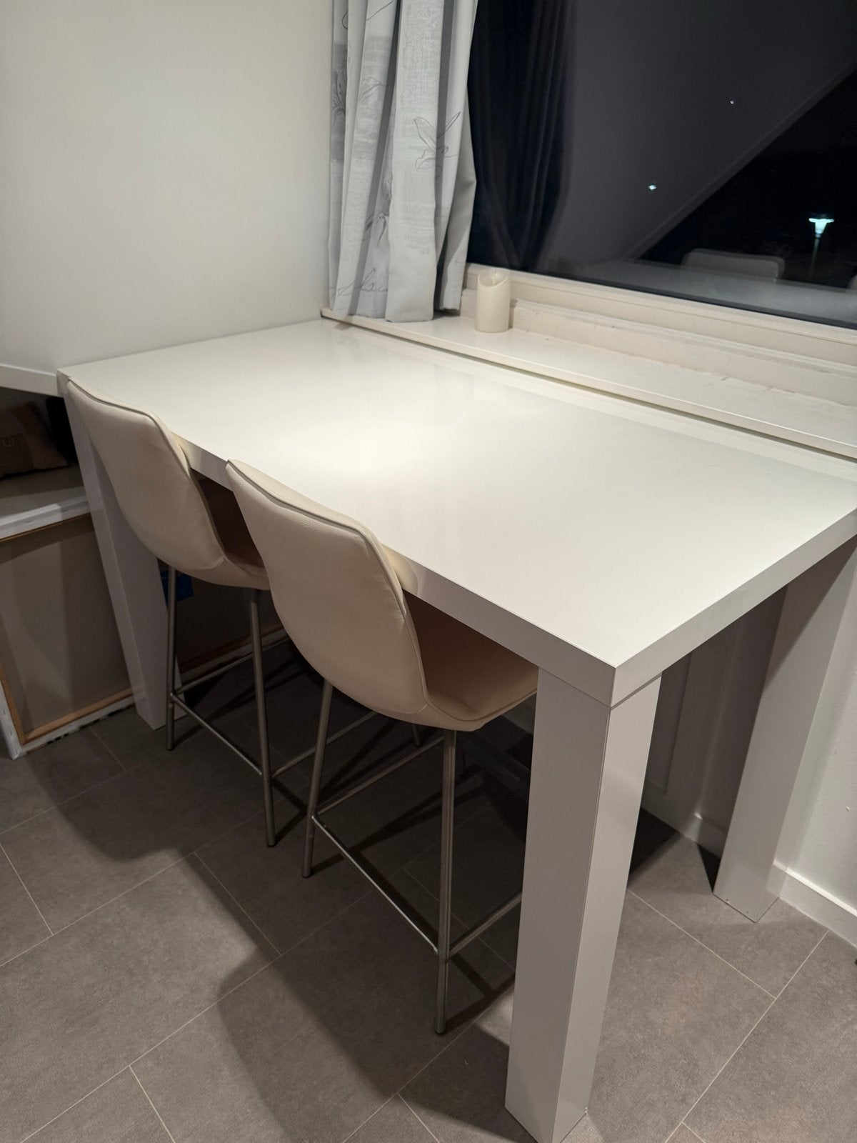 IKEA Toresund hoogglans tafel met 2 draaibare barkrukken, Huis en Inrichting, Tafels | Bijzettafels, Ophalen, Overige materialen