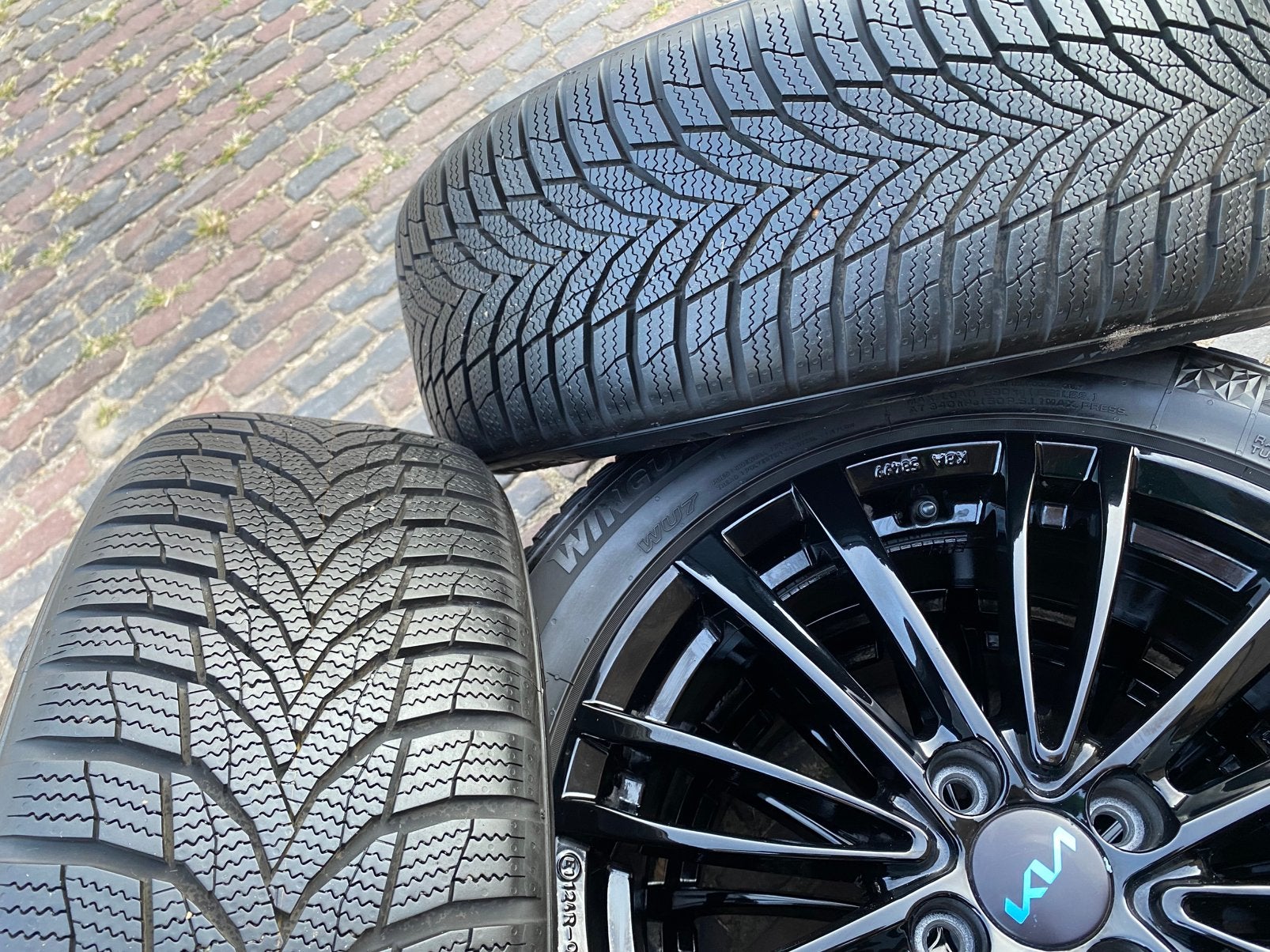 NIEUWE zwarte 17” Kia Stonic velgen + tpms + winterbanden, Banden en Velgen, Nieuw, 17 inch, 205 mm
