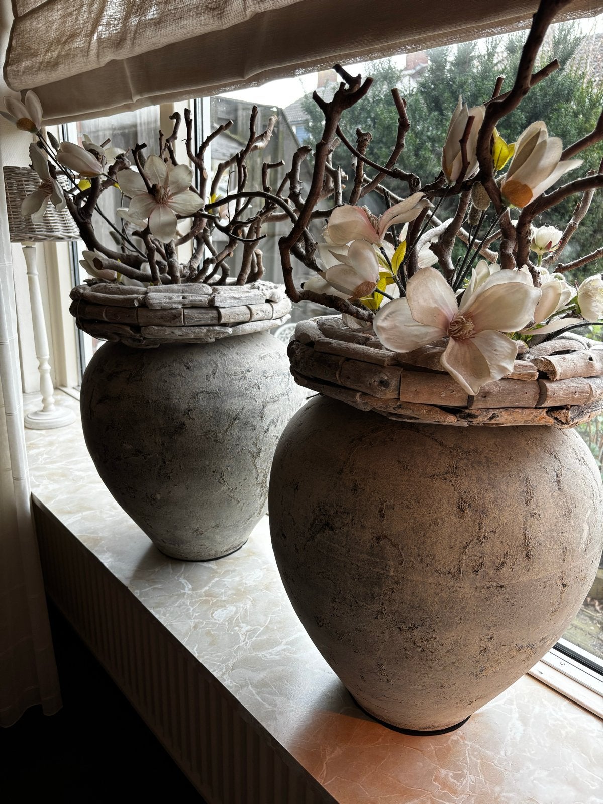 Set van 2 grote vazen potten met decoratie, Huis en Inrichting, Woonaccessoires | Vazen, Ophalen, Inclusief decoratie, Zo goed als nieuw