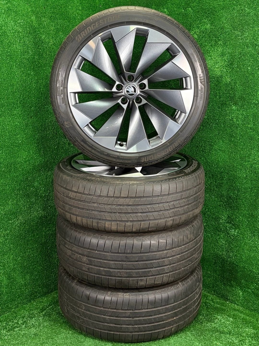 Originele 21 inch Skoda Betria velgen met banden Enyaq Elroq, Gebruikt, 255 mm, -, -