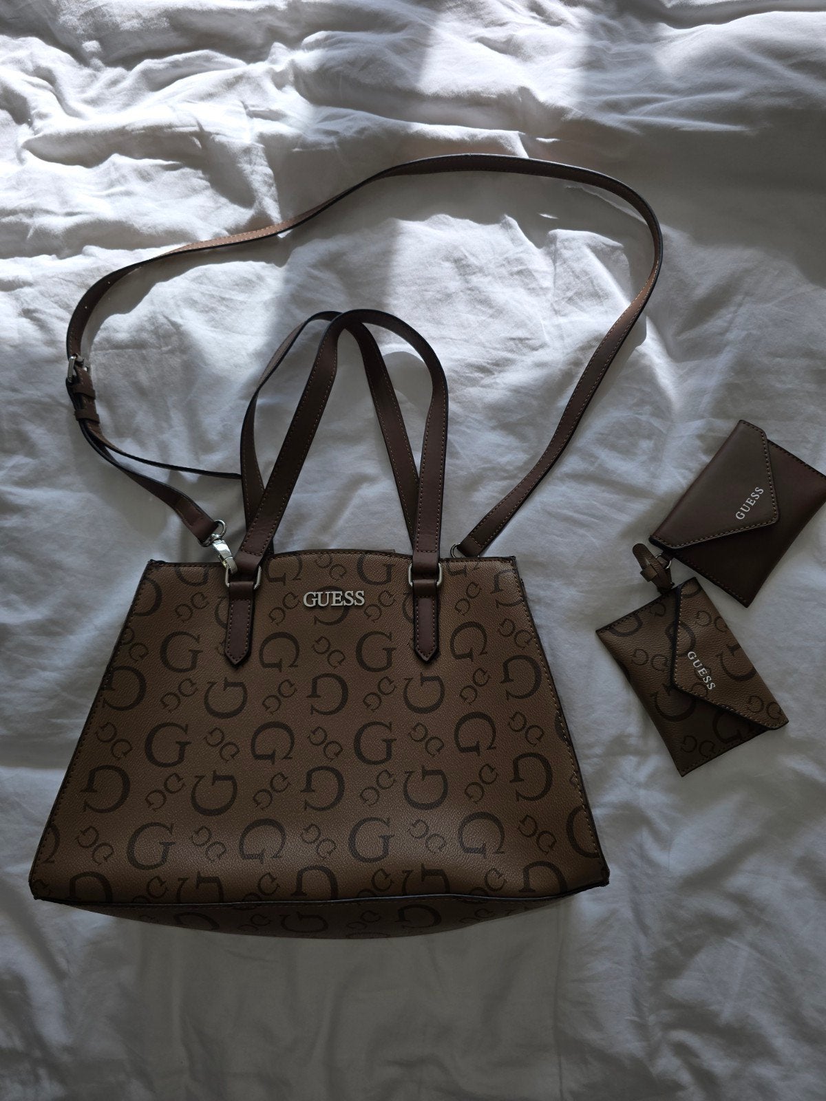 Guess Handtas met Schouderband en Portemonneetjes, Ophalen of Verzenden, Gebruikt, Bruin, Handtas