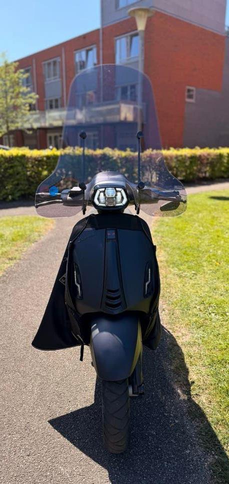 Vespa Sprint Mat Zwart - Zo goed als nieuw, Ophalen of Verzenden, Zo goed als nieuw, Benzine, Vespa