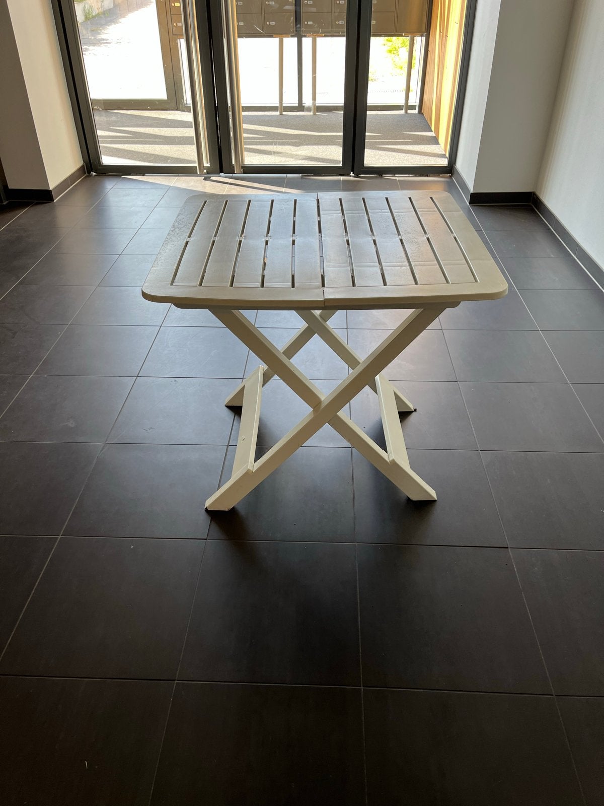 Opvouwbare tuintafel / campingtafel van kunststof, Ophalen, Gebruikt, Campingtafel