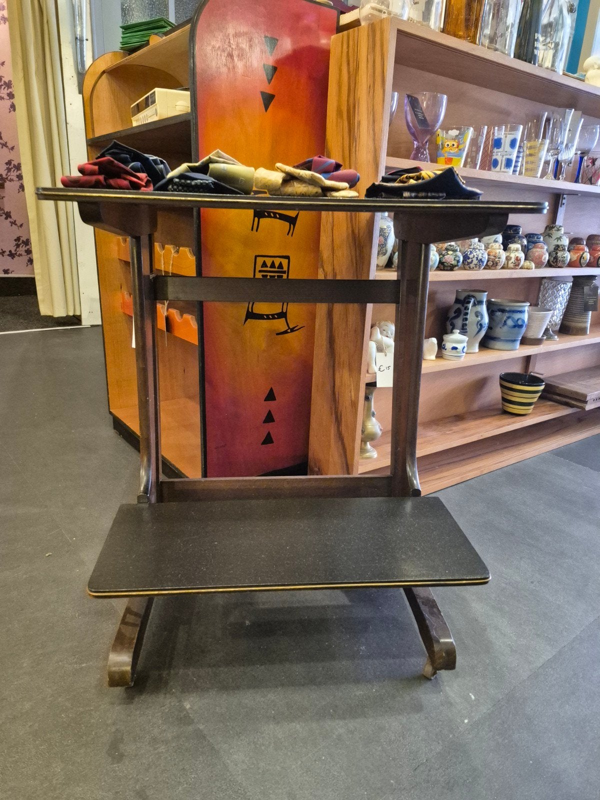 Vintage houten bijzettafel met wieltjes, Ophalen