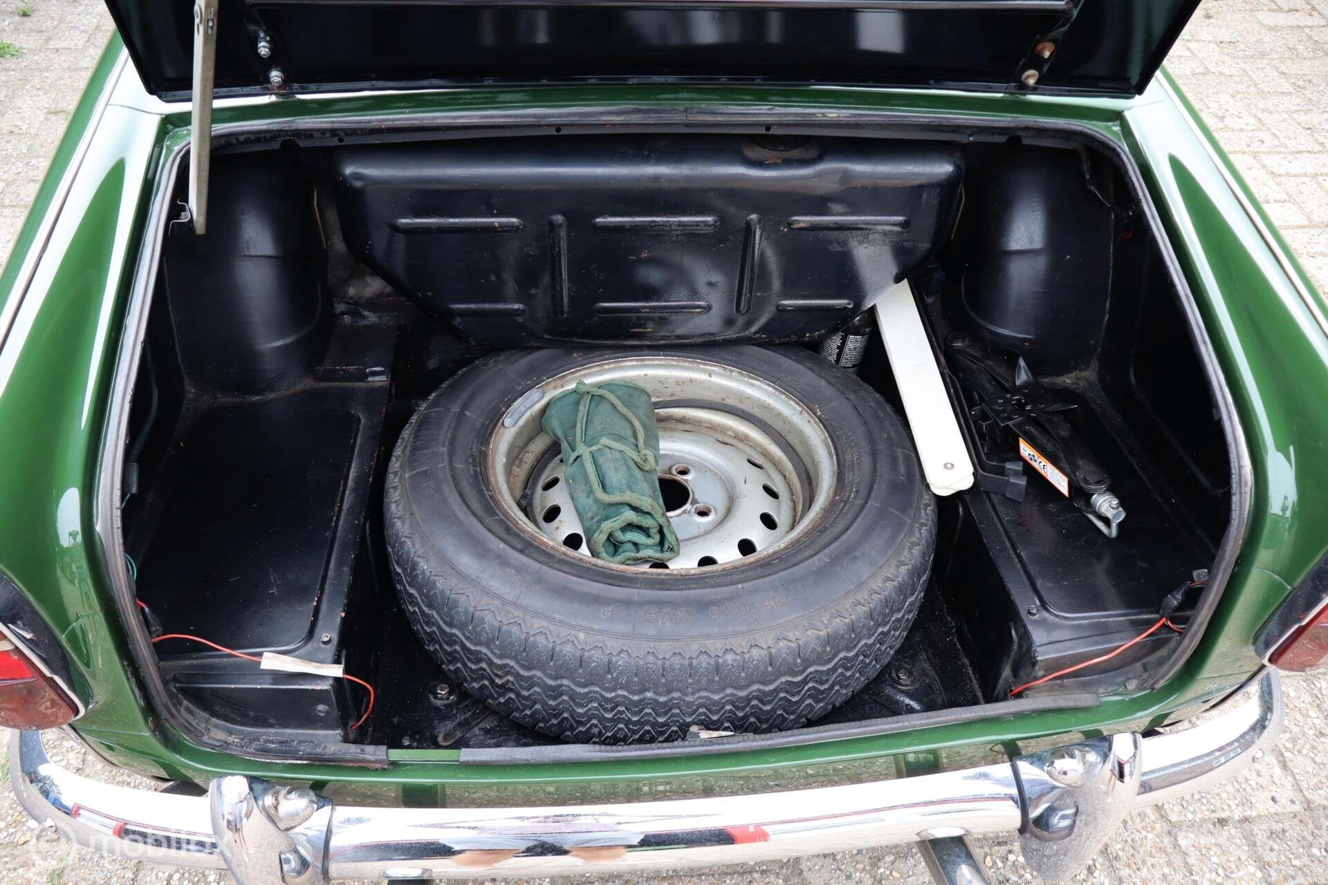 Gebruiksklare Triumph TR4 met 6-cilinder uit TR250 / TR5, foto 12