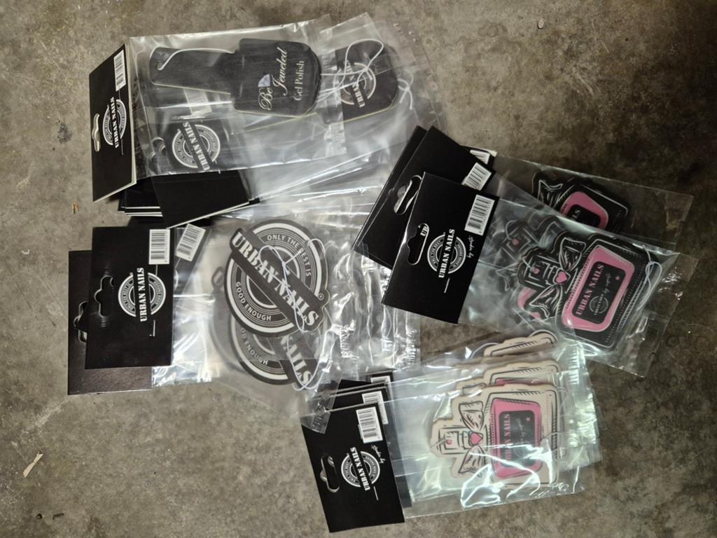 Nieuw 5x urban nails auto geur hanger, klantengeschenk, Overige kleuren, Nieuw, Ophalen of Verzenden, Handen en Nagels