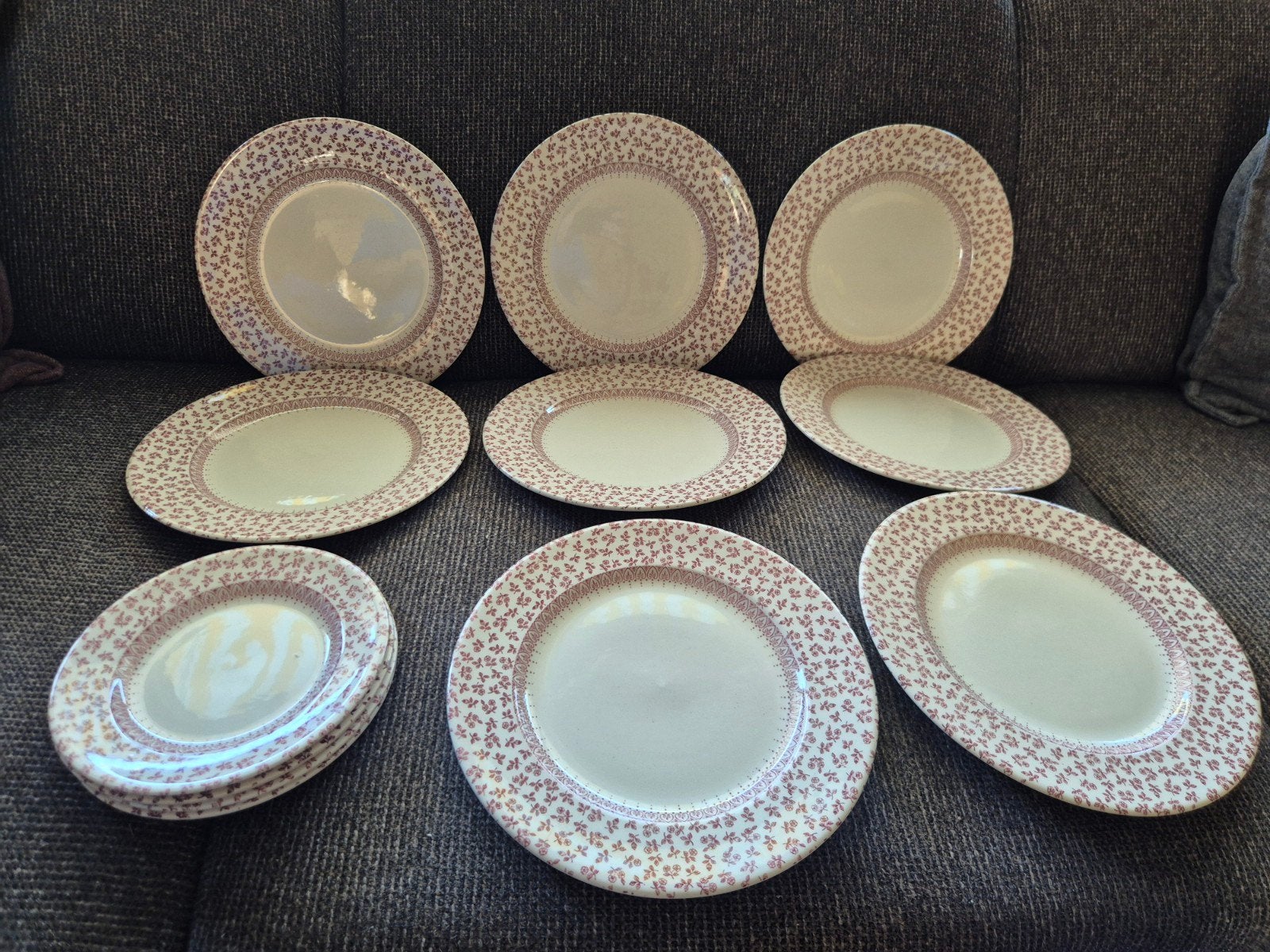 8 borden en 4 gebaksbordjes English Ironstone rood gebloemd, Antiek en Kunst, Antiek | Servies los, Ophalen of Verzenden